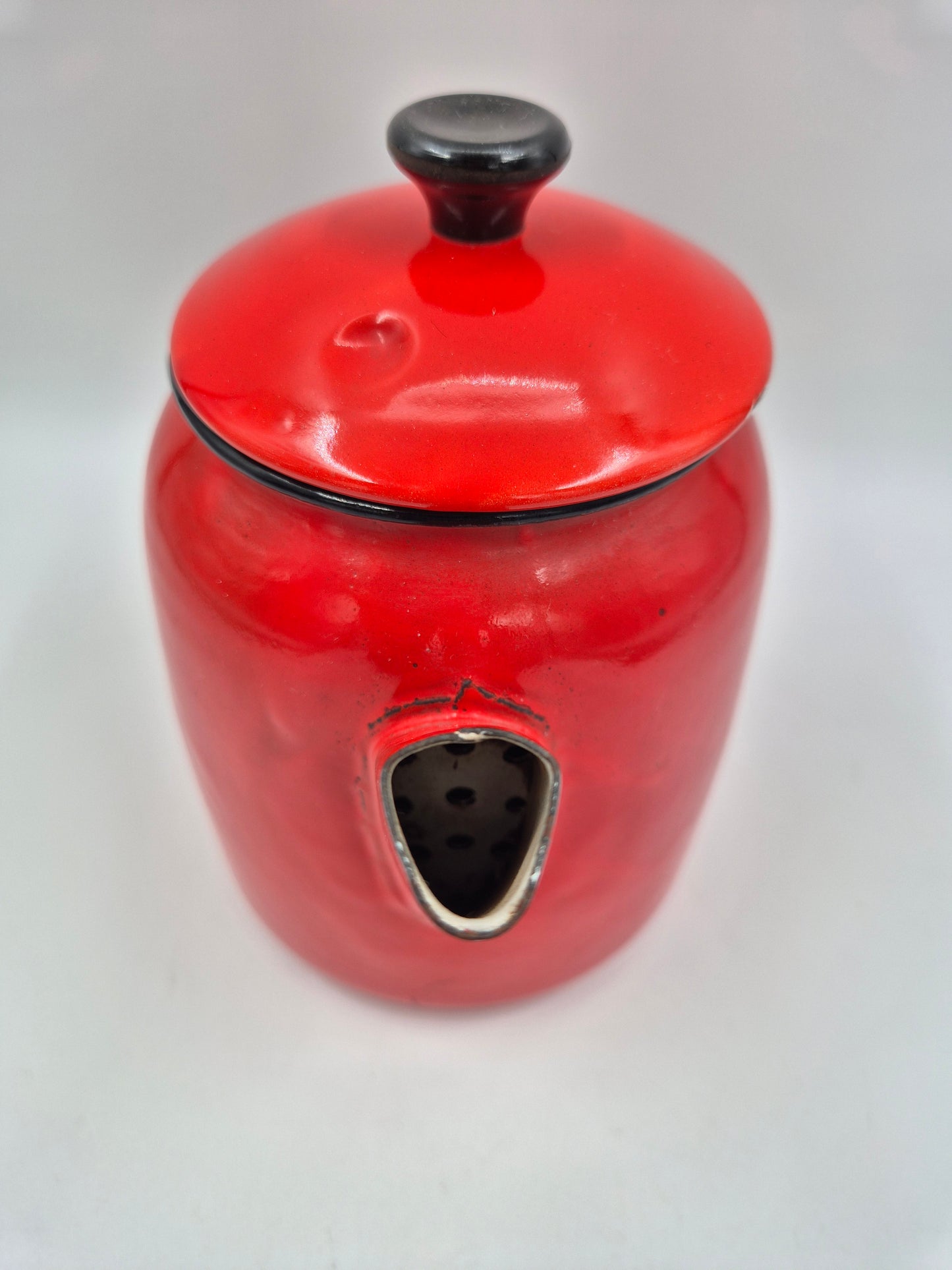Vintage Red Enamel Coffee Pot – Classic Retro Kitchenware