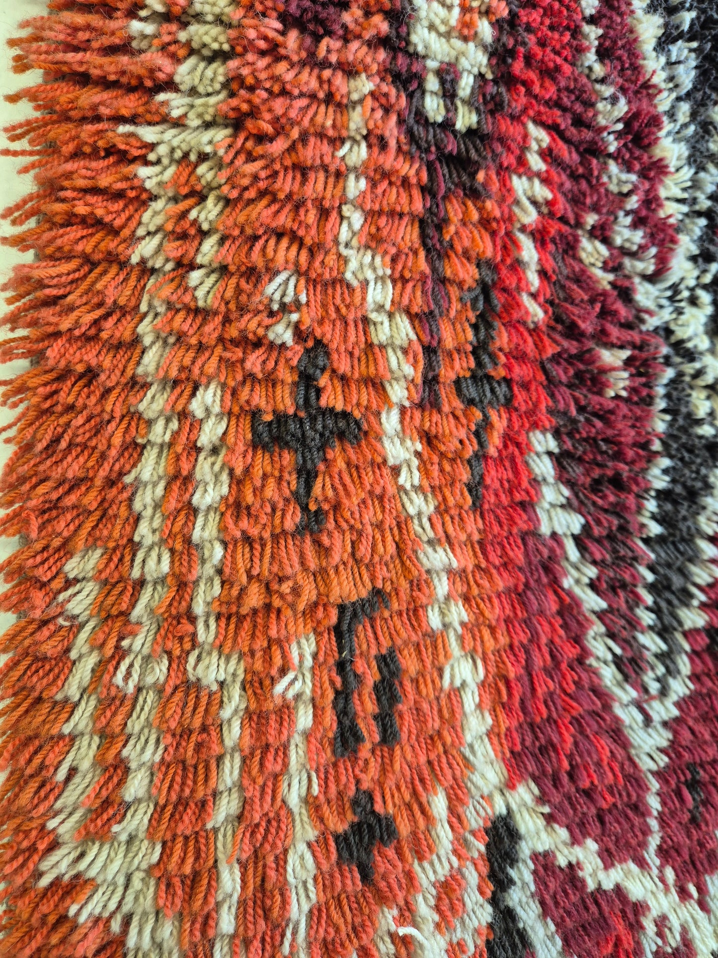 Vintage Finnish Wall Rya Rug 114 x 180 cm – Orange & Burgundy