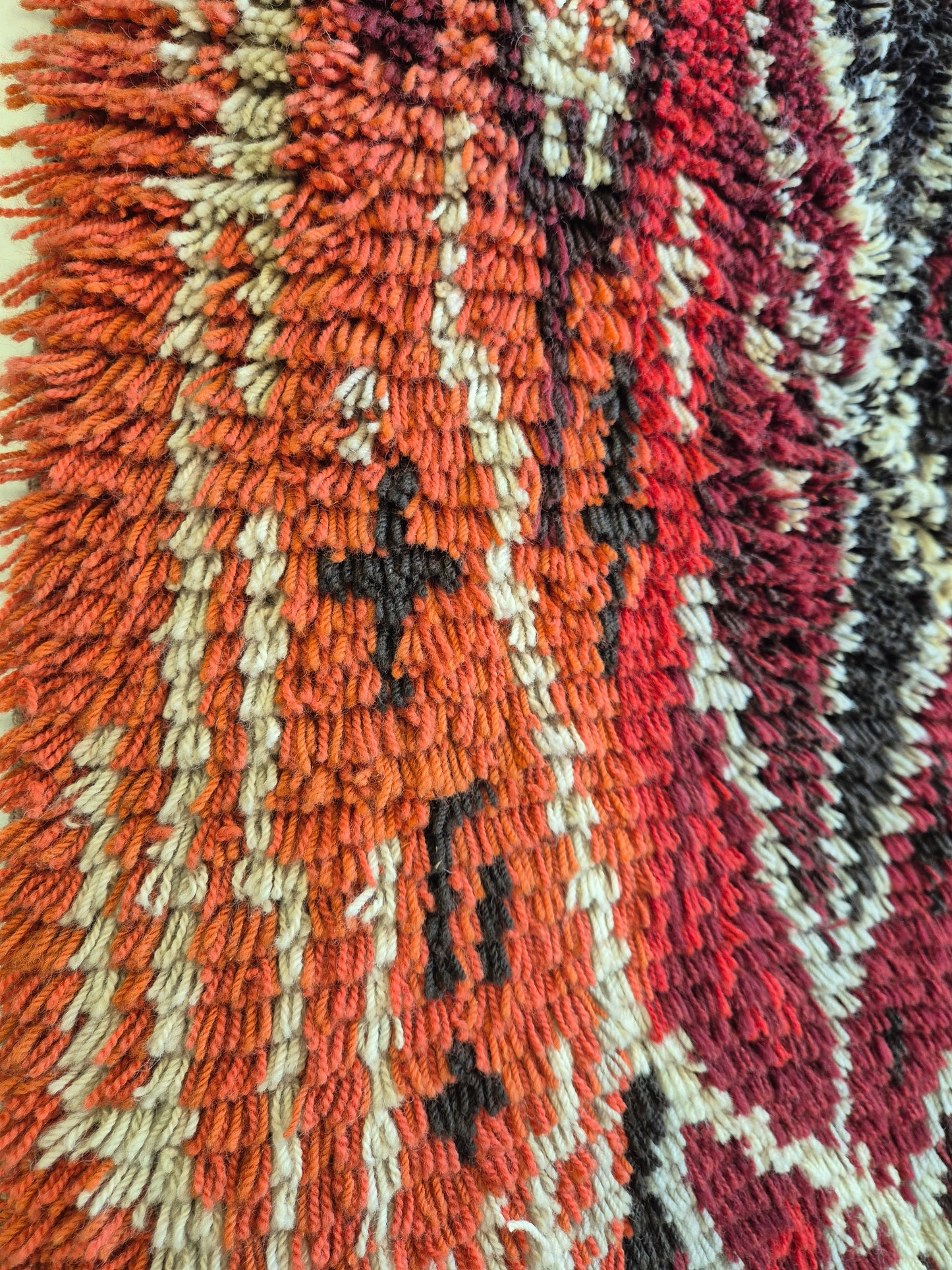 Vintage Finnish Wall Rya Rug 114 x 180 cm – Orange & Burgundy