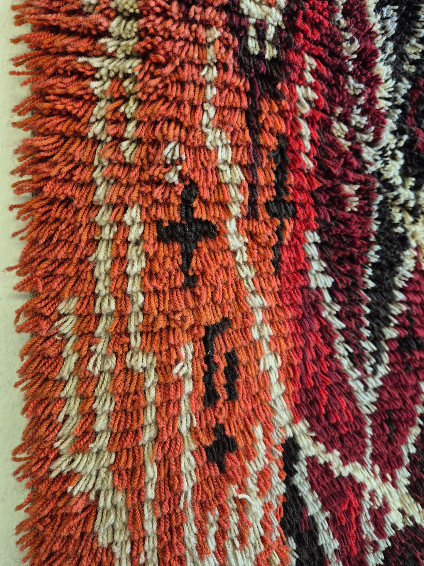 Vintage Finnish Wall Rya Rug 114 x 180 cm – Orange & Burgundy