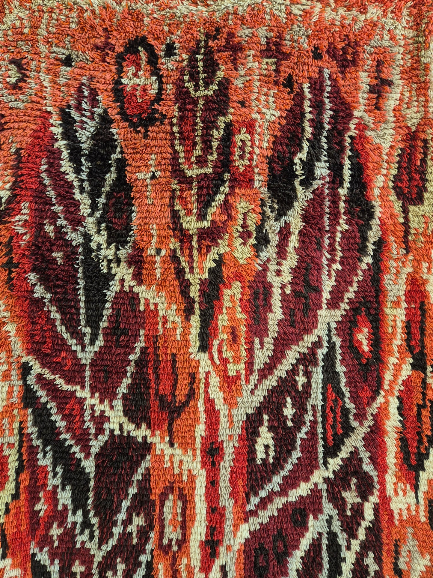 Vintage Finnish Wall Rya Rug 114 x 180 cm – Orange & Burgundy