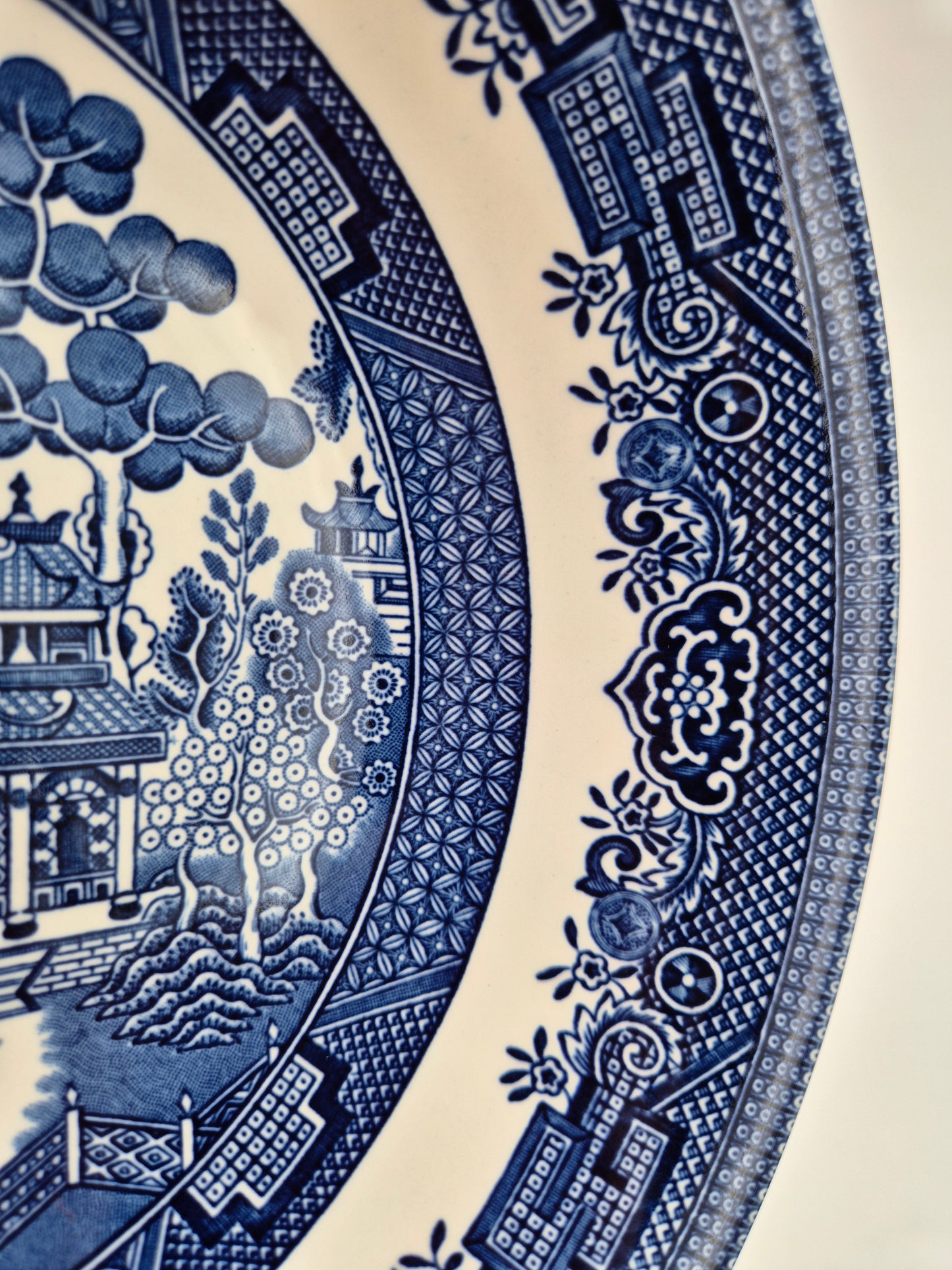 Pair of Vintage Churchill England Blue Willow Serving Bowls 23 cm | Blue & White English Transferware