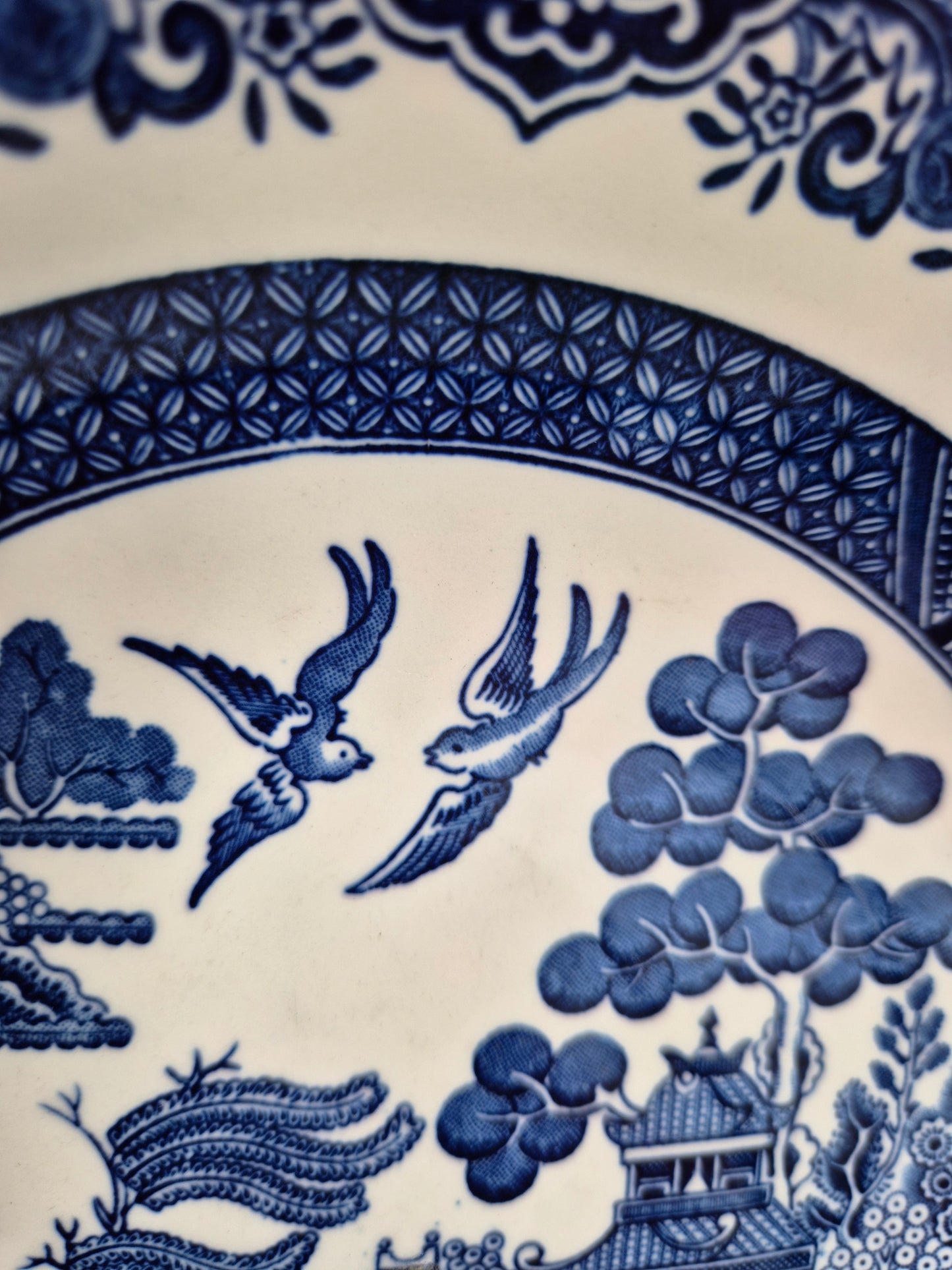 Pair of Vintage Churchill England Blue Willow Serving Bowls 23 cm | Blue & White English Transferware