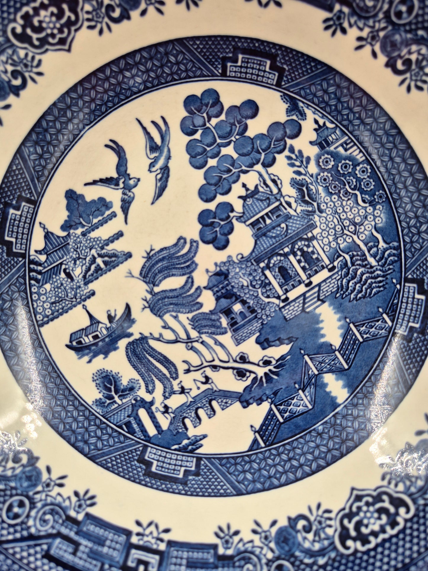 Pair of Vintage Churchill England Blue Willow Serving Bowls 23 cm | Blue & White English Transferware