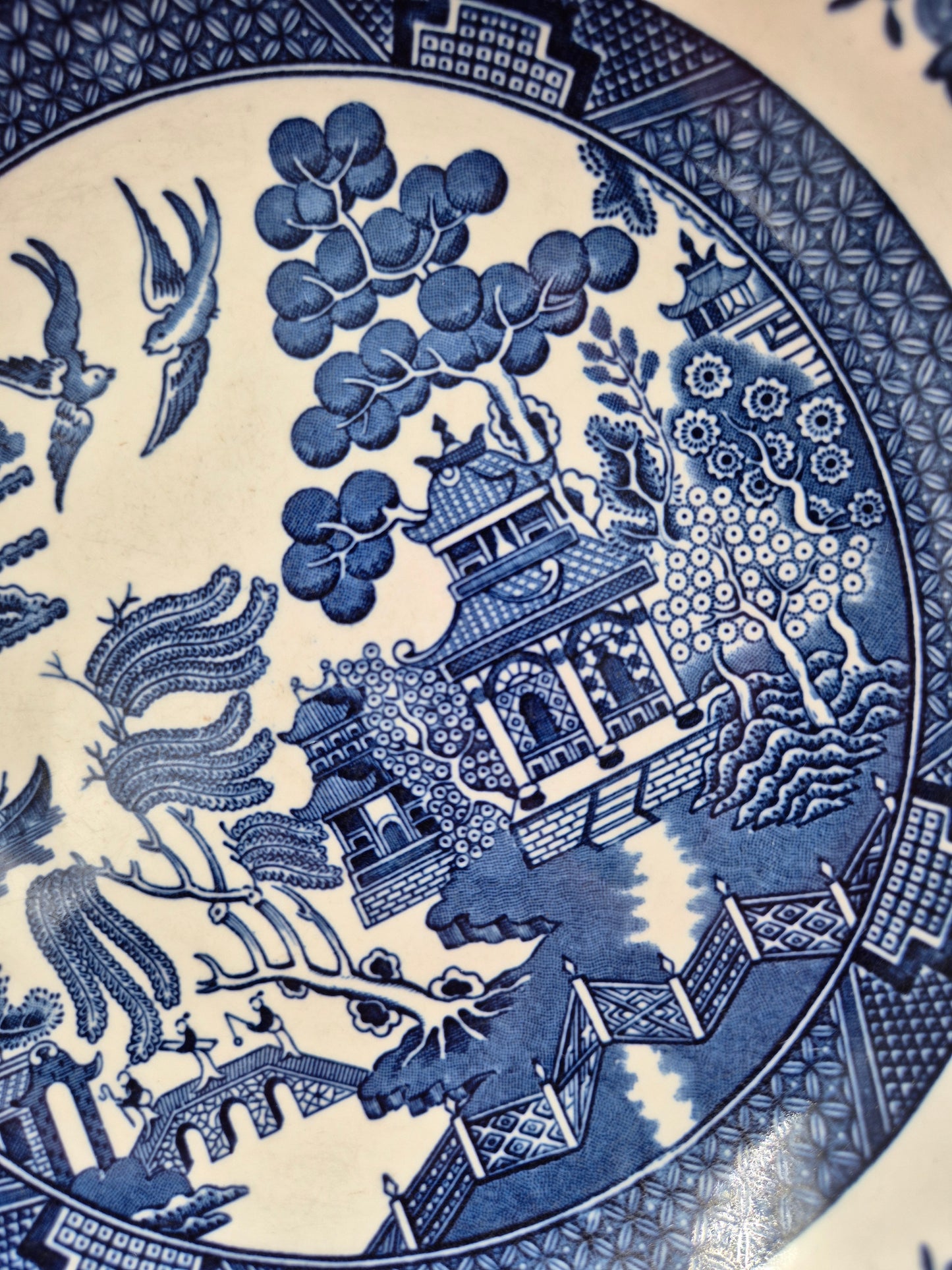 Pair of Vintage Churchill England Blue Willow Serving Bowls 23 cm | Blue & White English Transferware