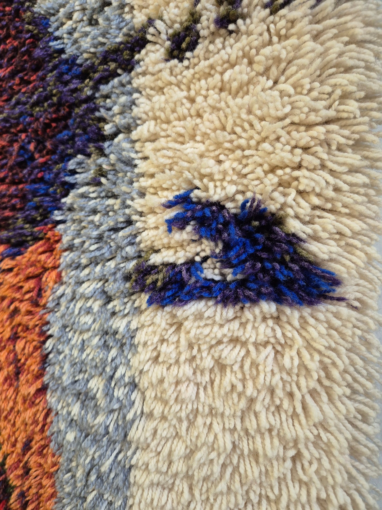 Tuula Saarenpää "Kuunkivet" Finnish Ryijy Wall Hanging – Vintage Scandinavian Wool Textile – 105 x 160 cm