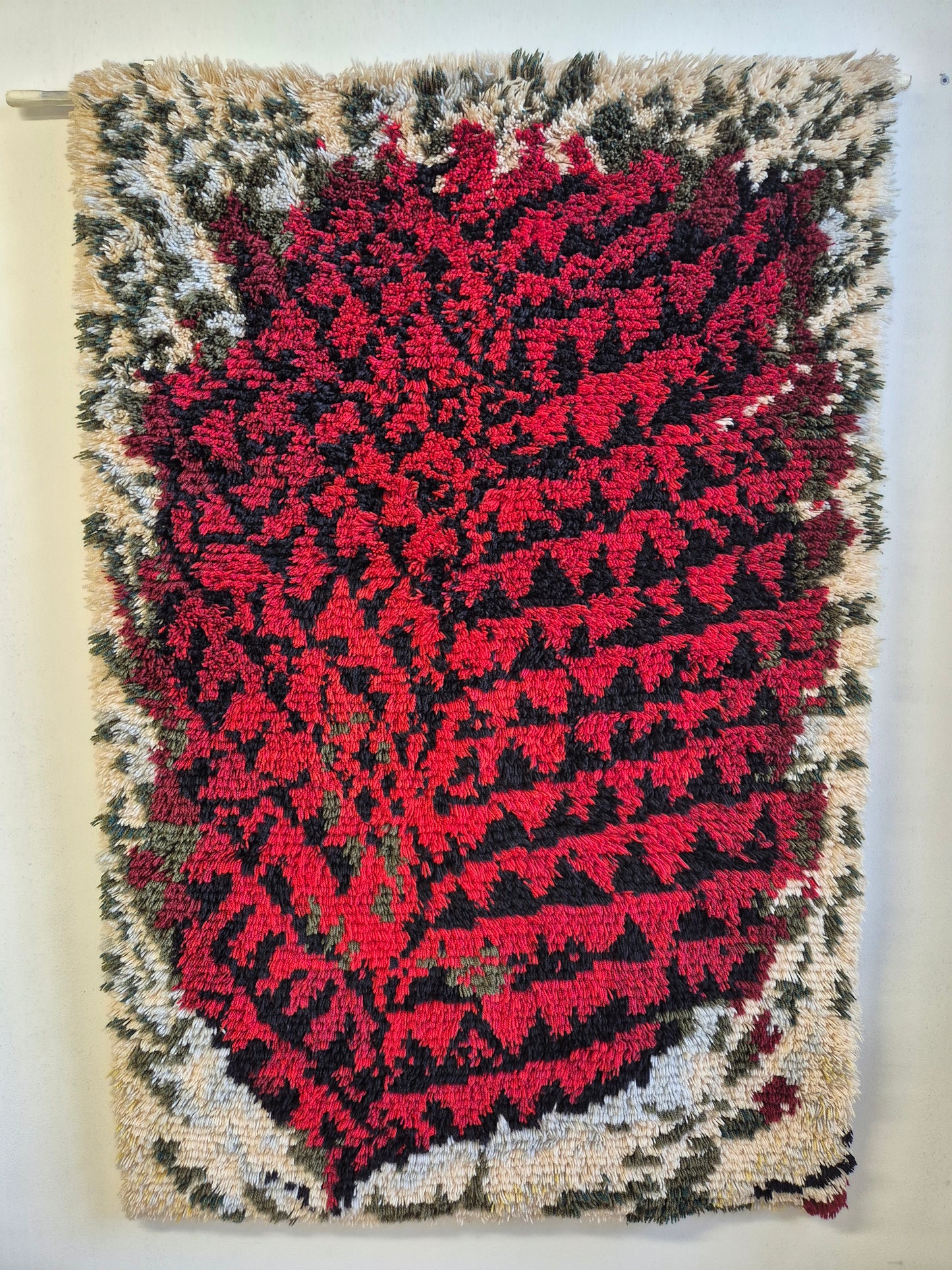 Kirsti Ilvessalo "Metsässä palaa" Ryijy Wall Hanging – Finnish Mid-Century Modern Wool Textile Art