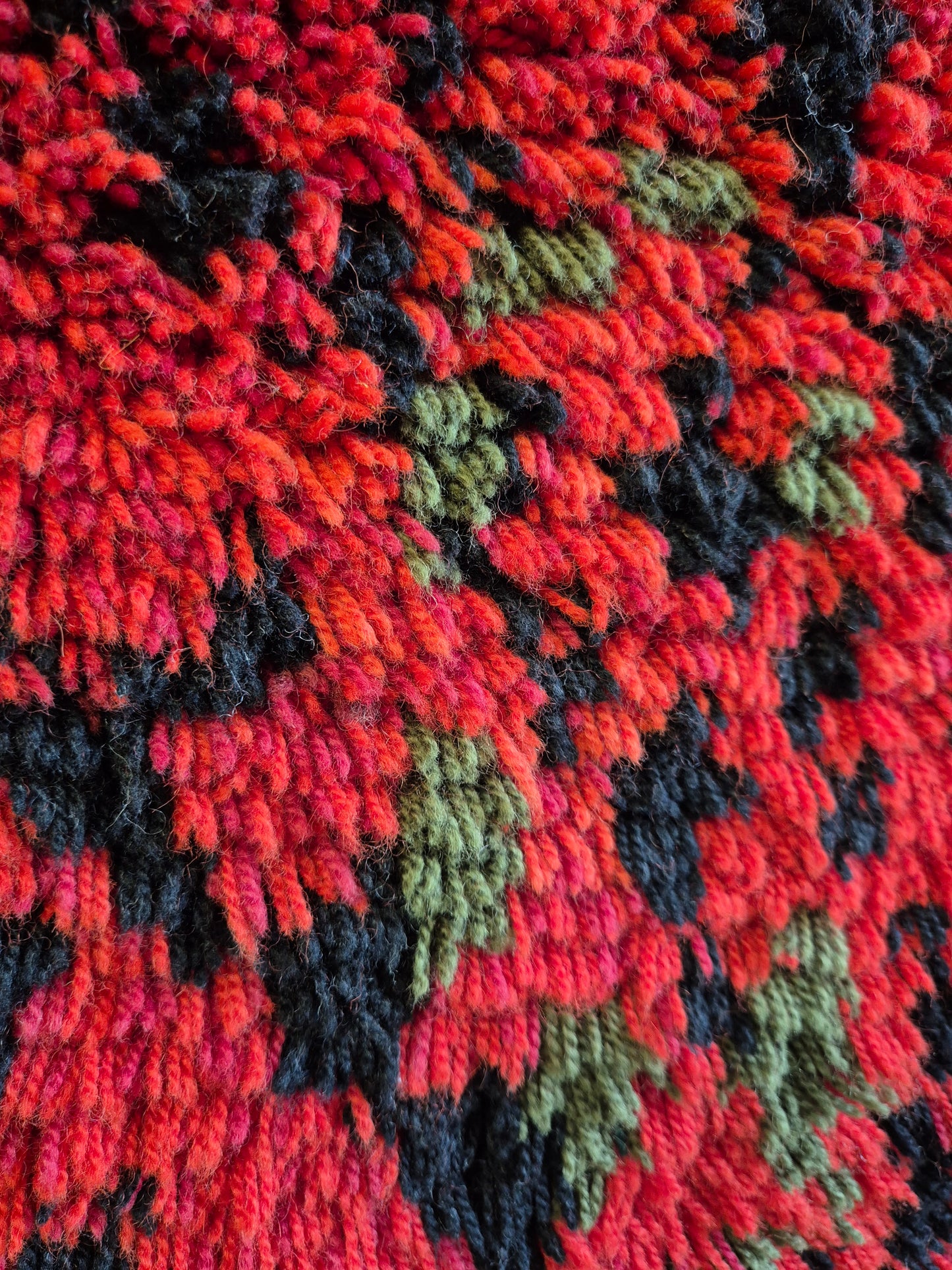 Kirsti Ilvessalo "Metsässä palaa" Ryijy Wall Hanging – Finnish Mid-Century Modern Wool Textile Art