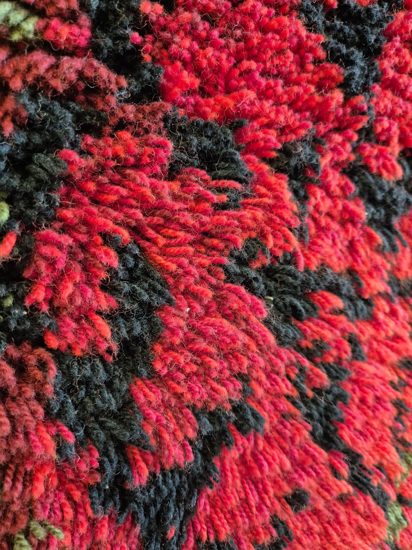 Kirsti Ilvessalo "Metsässä palaa" Ryijy Wall Hanging – Finnish Mid-Century Modern Wool Textile Art