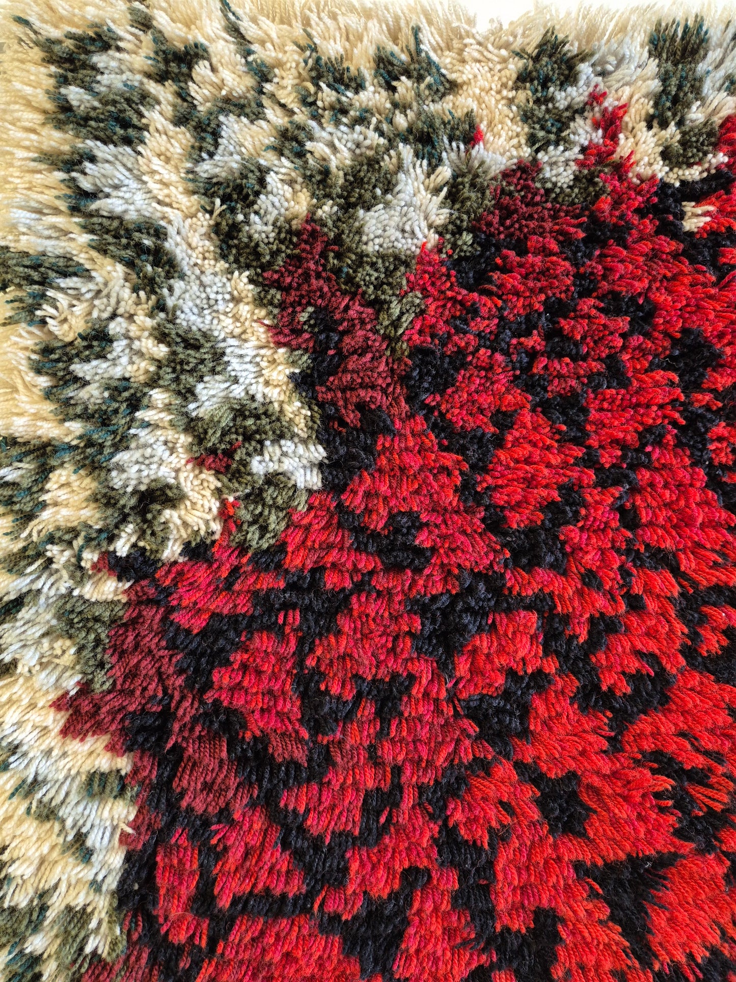 Kirsti Ilvessalo "Metsässä palaa" Ryijy Wall Hanging – Finnish Mid-Century Modern Wool Textile Art