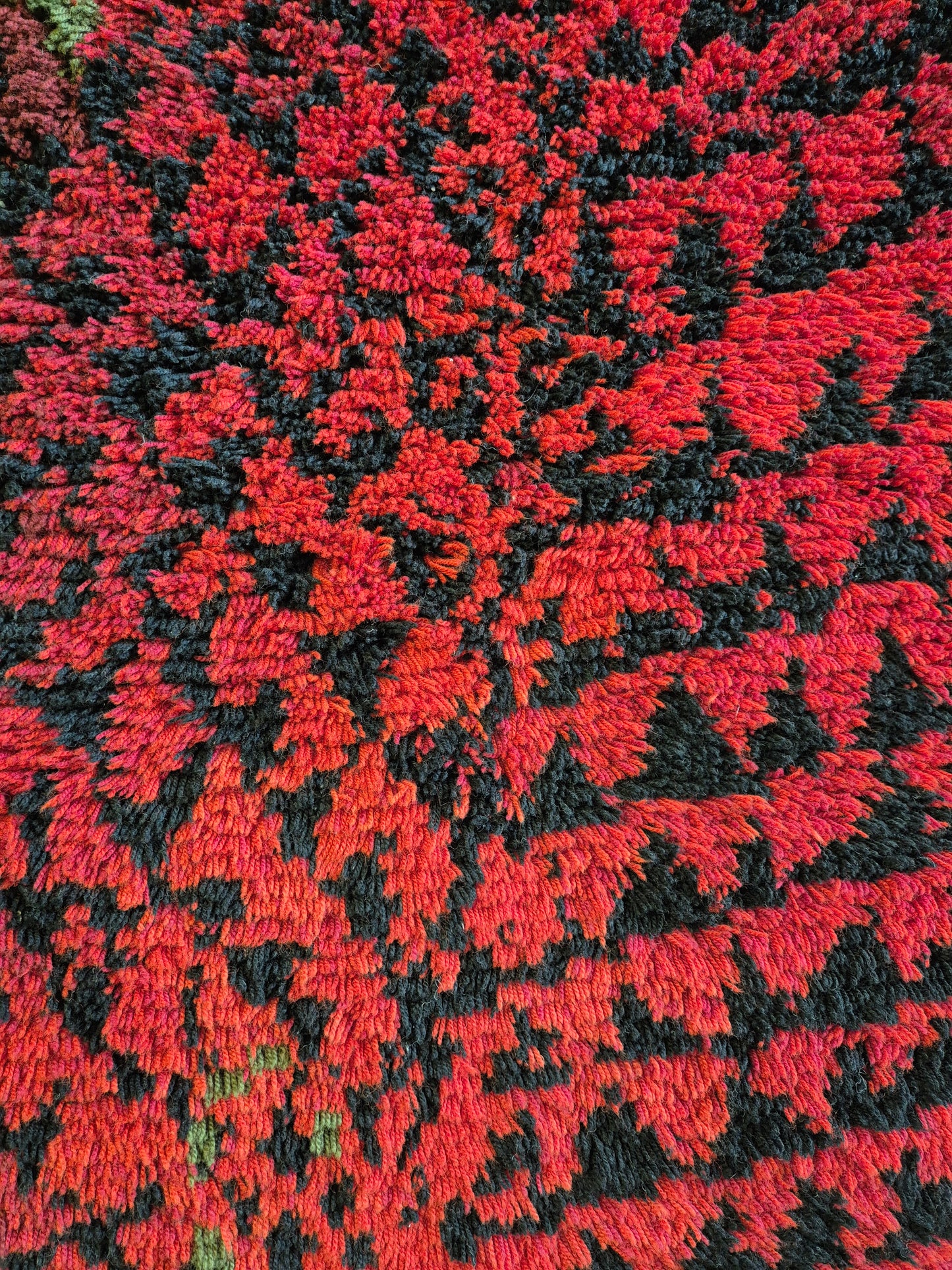 Kirsti Ilvessalo "Metsässä palaa" Ryijy Wall Hanging – Finnish Mid-Century Modern Wool Textile Art