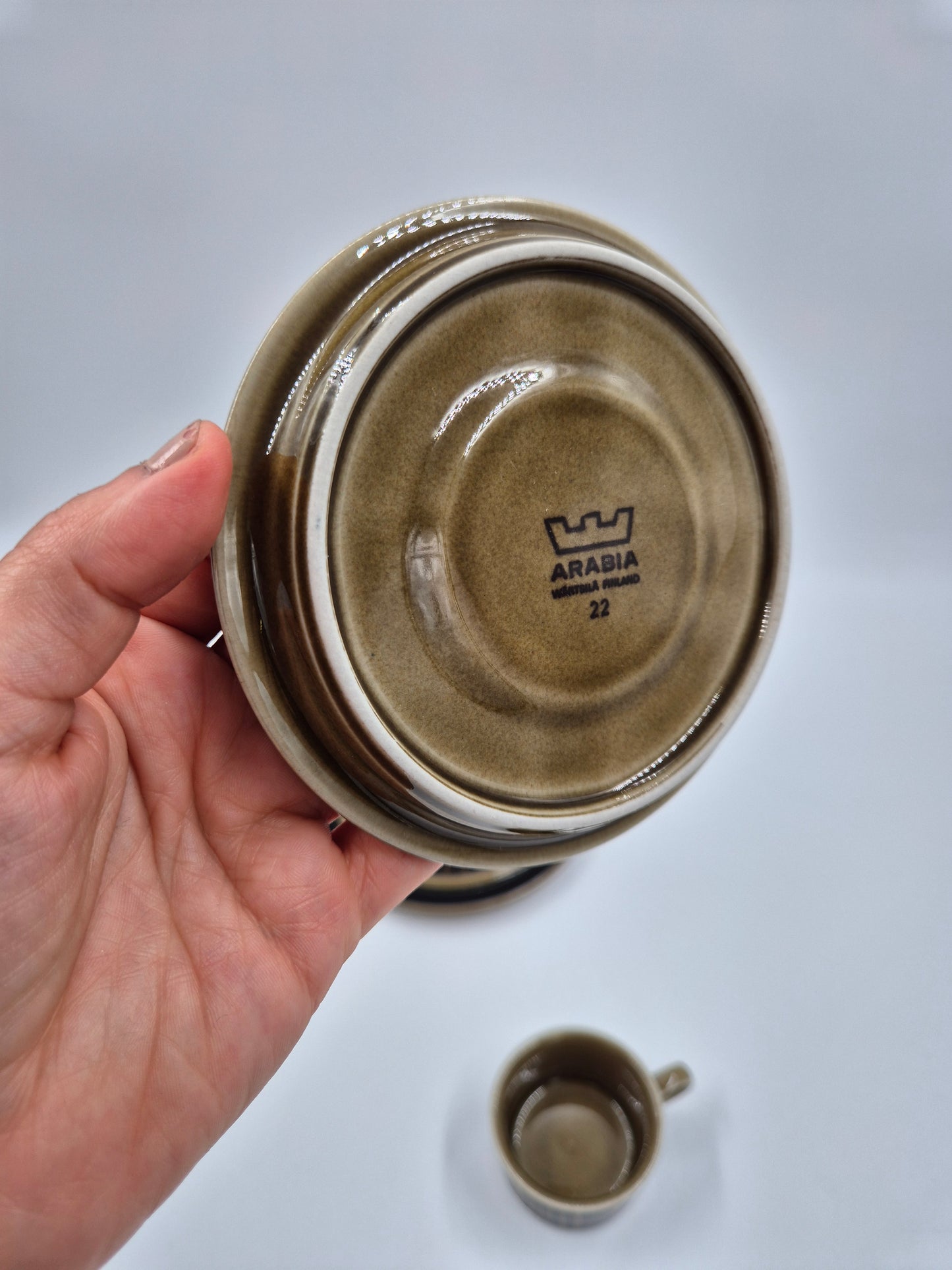Arabia Kosmos Mokka Cup Set – Coffee Cup, Saucer & Dessert Plate – Gunvor Olin-Grönqvist – Finnish Vintage Stoneware