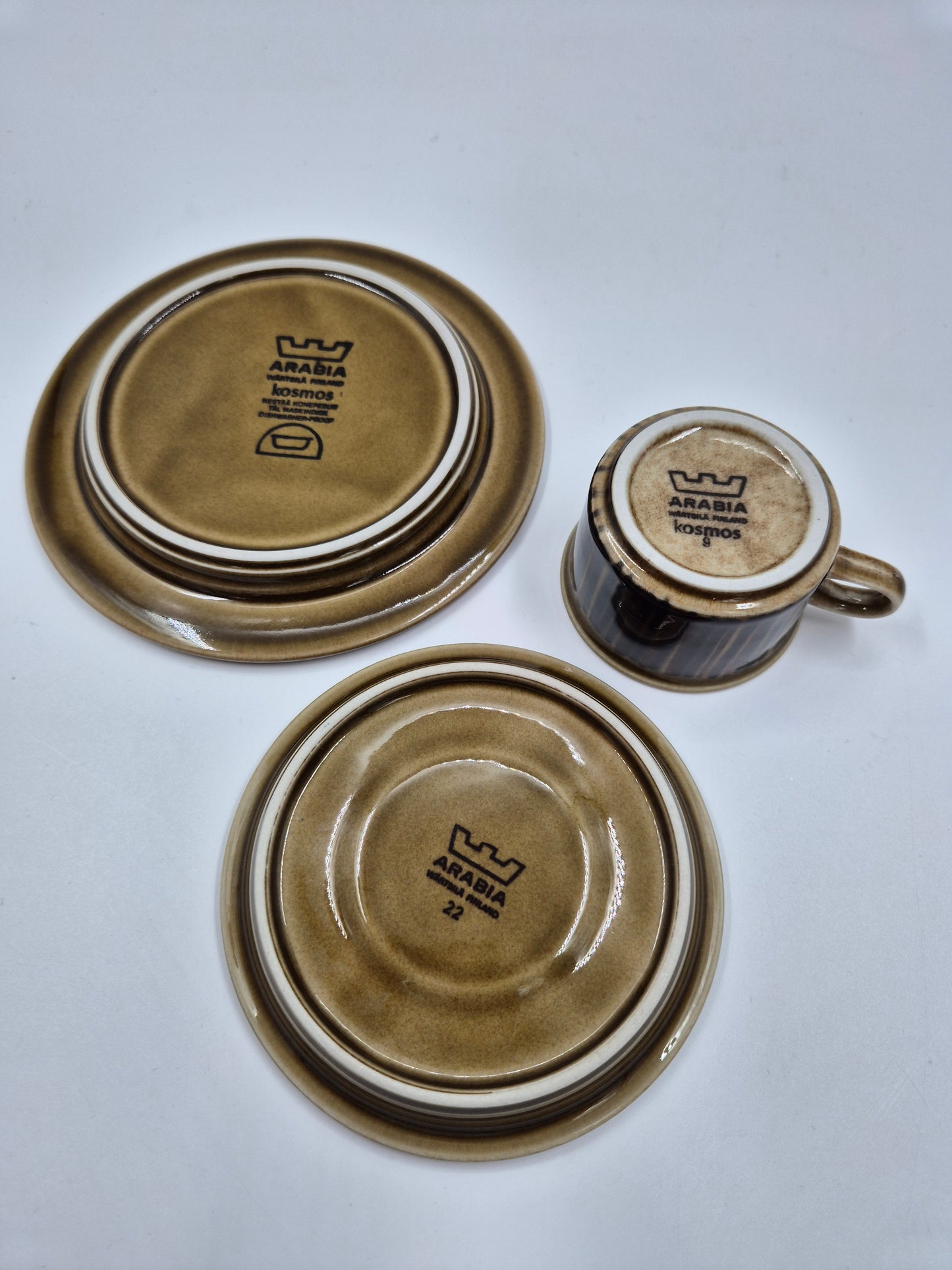 Arabia Kosmos Mokka Cup Set – Coffee Cup, Saucer & Dessert Plate – Gunvor Olin-Grönqvist – Finnish Vintage Stoneware