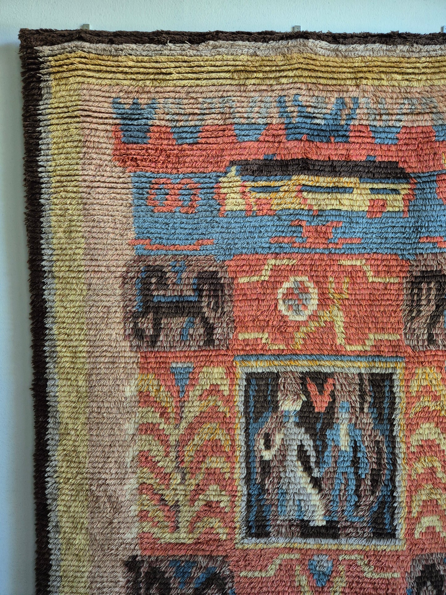Large Finnish Handwoven Ryijy Wall Hanging Rug 130 x 185 cm – Folk Art Tapestry with Horse Motif – Vintage Scandinavian Textile