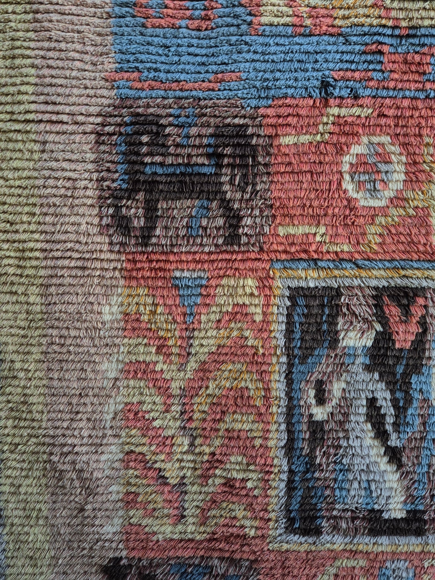Large Finnish Handwoven Ryijy Wall Hanging Rug 130 x 185 cm – Folk Art Tapestry with Horse Motif – Vintage Scandinavian Textile