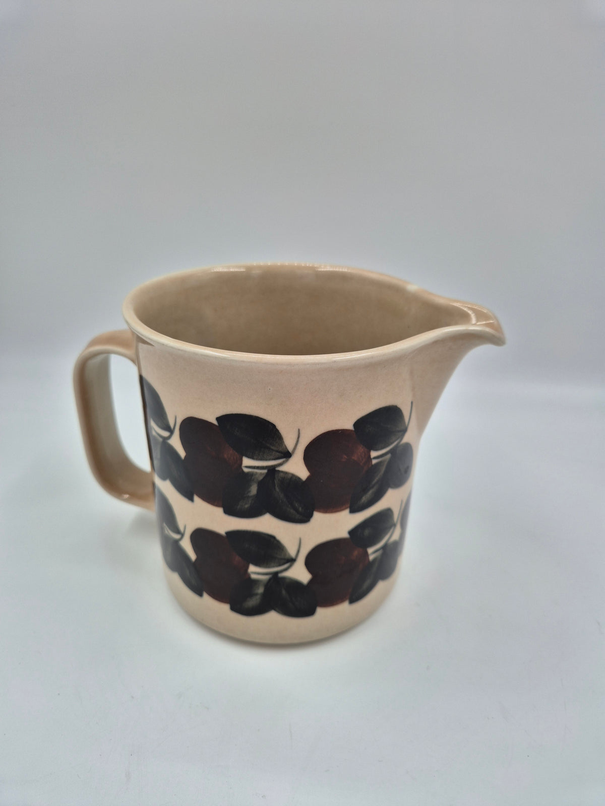 Arabia "Ruija" Milk Pitcher by Raija Uosikkinen, 1975–1981, Hand-Painted Stoneware