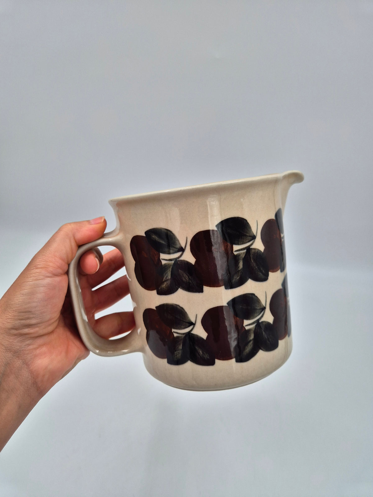 Arabia "Ruija" Milk Pitcher by Raija Uosikkinen, 1975–1981, Hand-Painted Stoneware