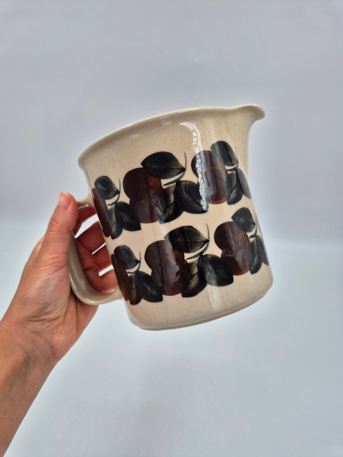 Arabia "Ruija" Milk Pitcher by Raija Uosikkinen, 1975–1981, Hand-Painted Stoneware