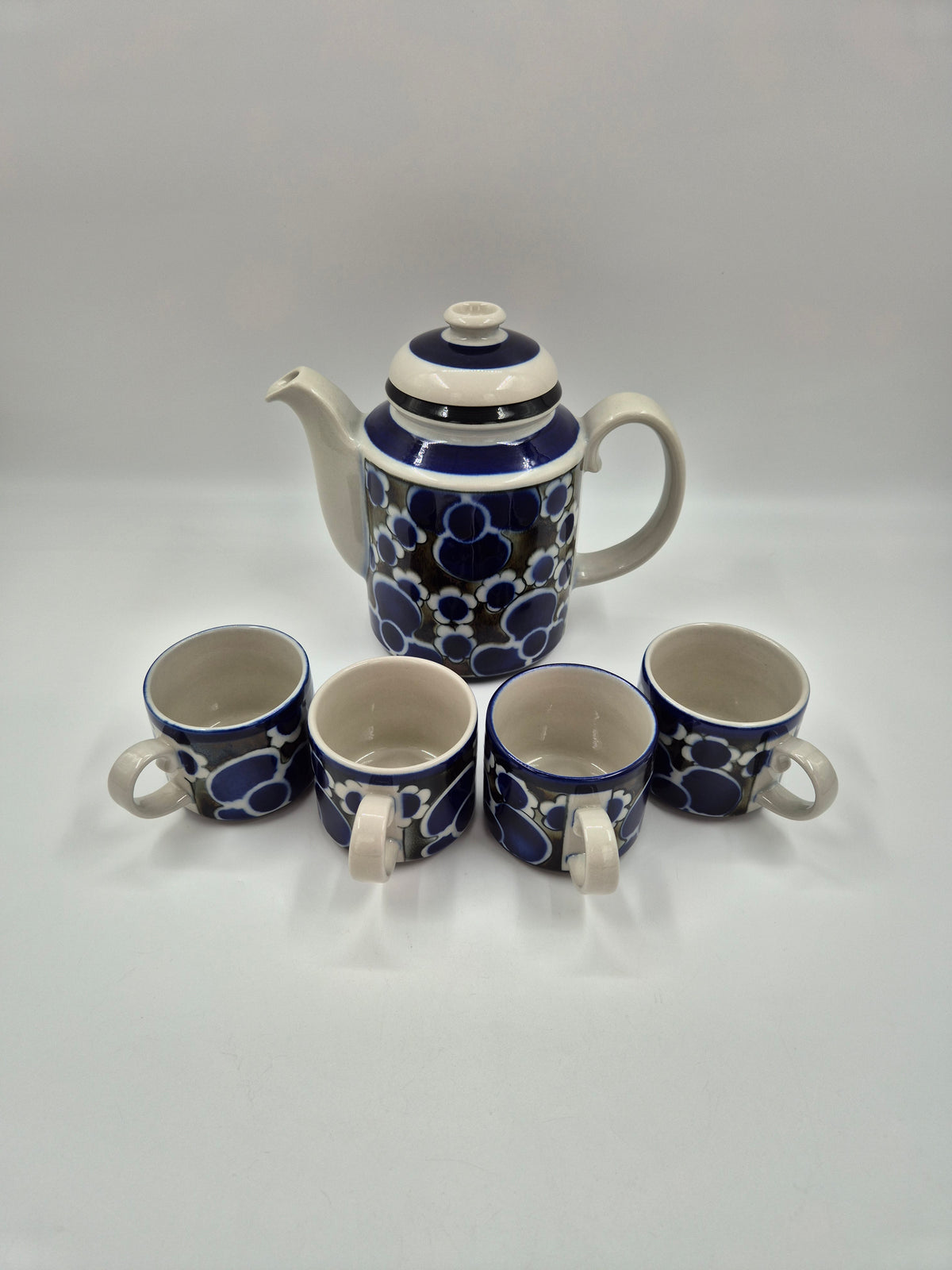 Arabia Saara Coffee Set – Anja Jaatinen-Winquist, 4 Cups & Coffee Pot, 1971–1976