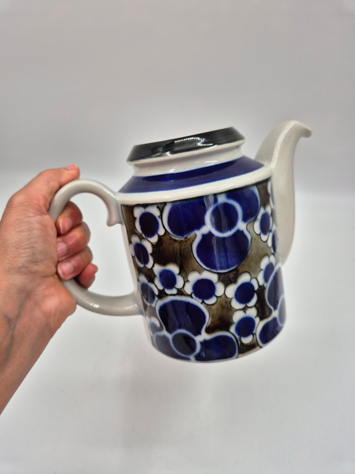 Arabia Saara Coffee Set – Anja Jaatinen-Winquist, 4 Cups & Coffee Pot, 1971–1976