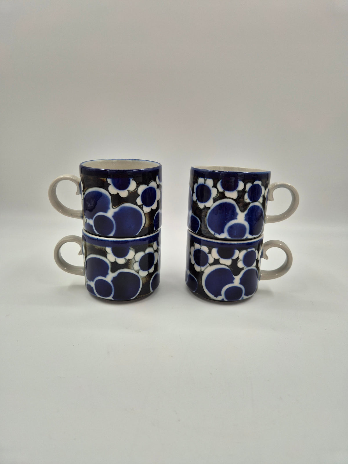 Arabia Saara Coffee Set – Anja Jaatinen-Winquist, 4 Cups & Coffee Pot, 1971–1976