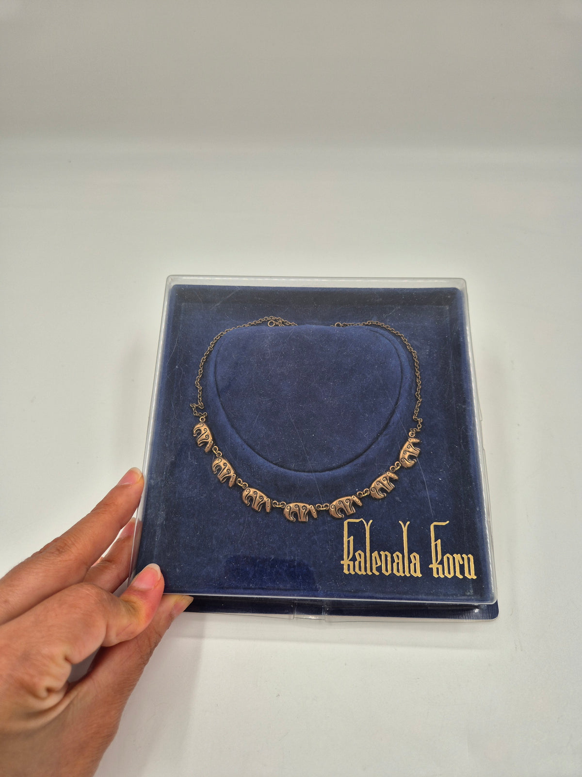 Kalevala Koru "Kalevankarhu" Bear Necklace, Alkuaika, Kaisaleena Mäkelä, Bronze, 40–45 cm