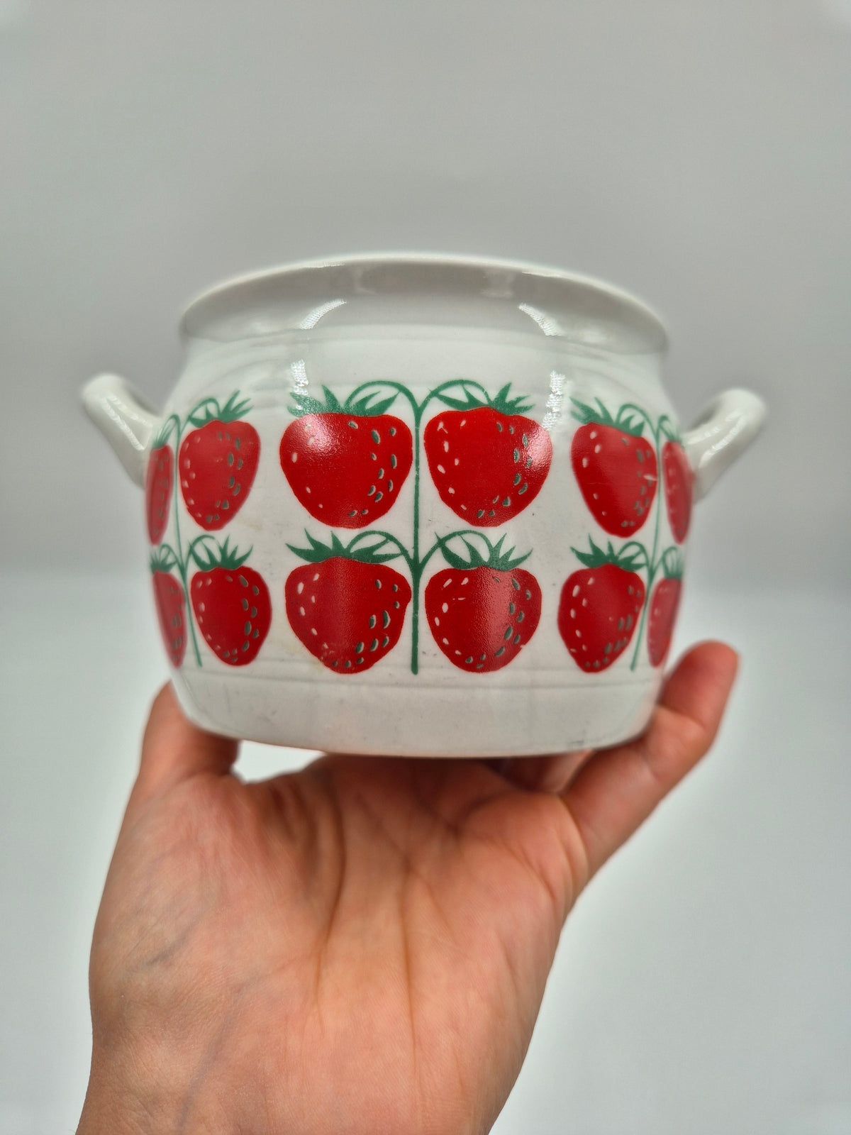 Arabia "Mansikka" Pomona Strawberry Pot 0.6 L, Raija Uosikkinen, Finland, 1969, Vintage Kitchen Jar