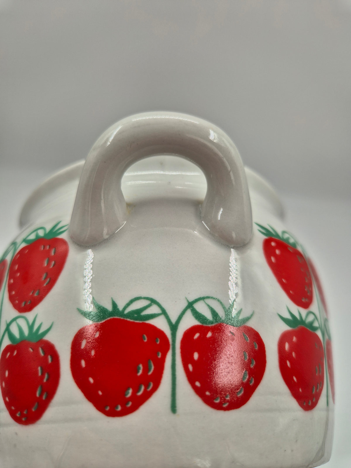 Arabia "Mansikka" Pomona Strawberry Pot 0.6 L, Raija Uosikkinen, Finland, 1969, Vintage Kitchen Jar