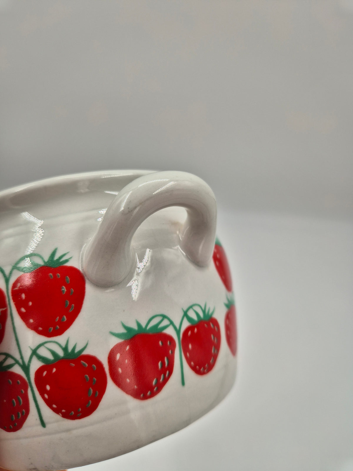 Arabia "Mansikka" Pomona Strawberry Pot 0.6 L, Raija Uosikkinen, Finland, 1969, Vintage Kitchen Jar
