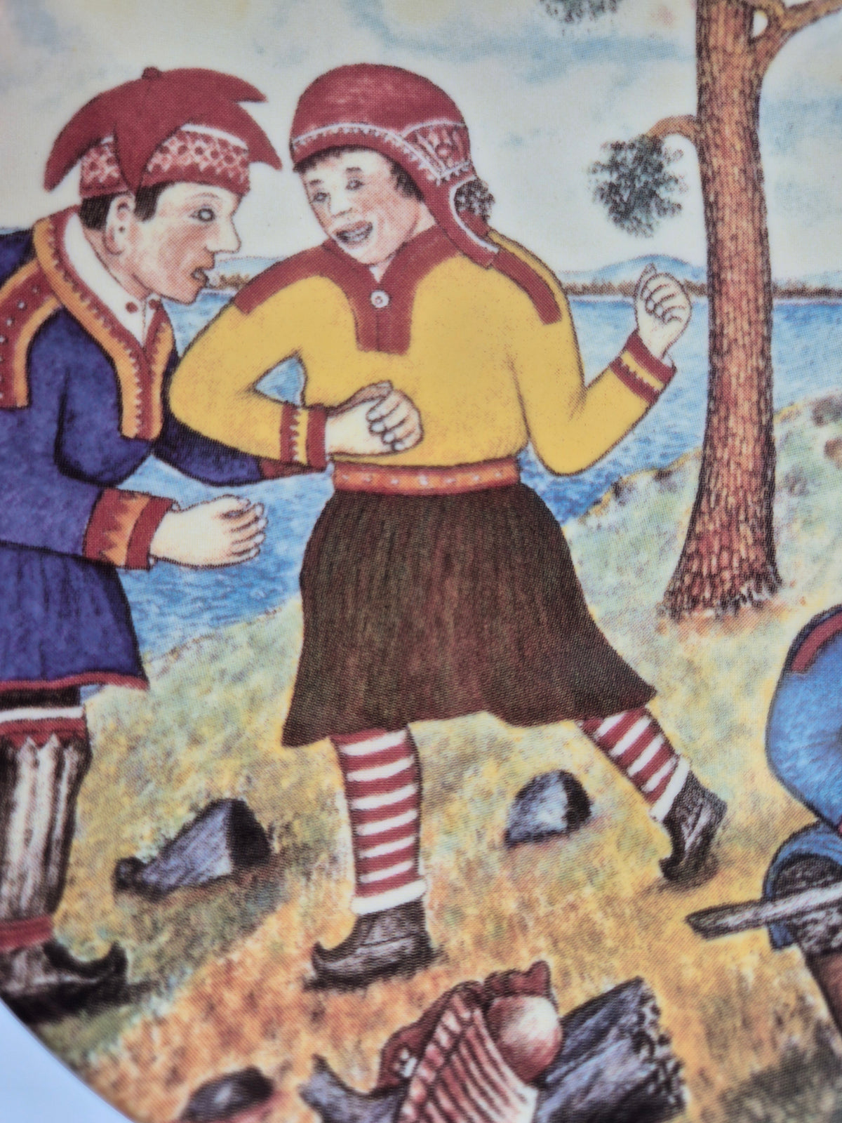 Arabia, Andreas Alariesto, Juhlat Luonnossa Wall Plate, Finnish Lapland, Naïve Art, 19.5 cm