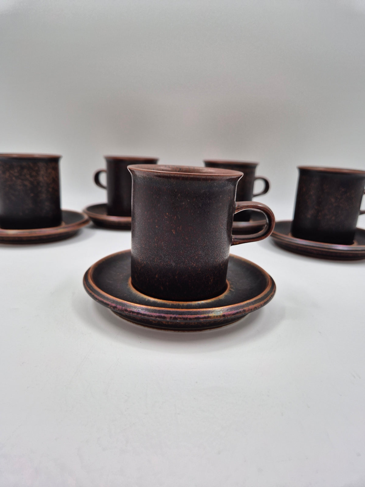 Arabia Ruska Vintage Coffee Cups and Saucers Set of 5 – Ulla Procopé, Finnish Stoneware, Scandinavian Design
