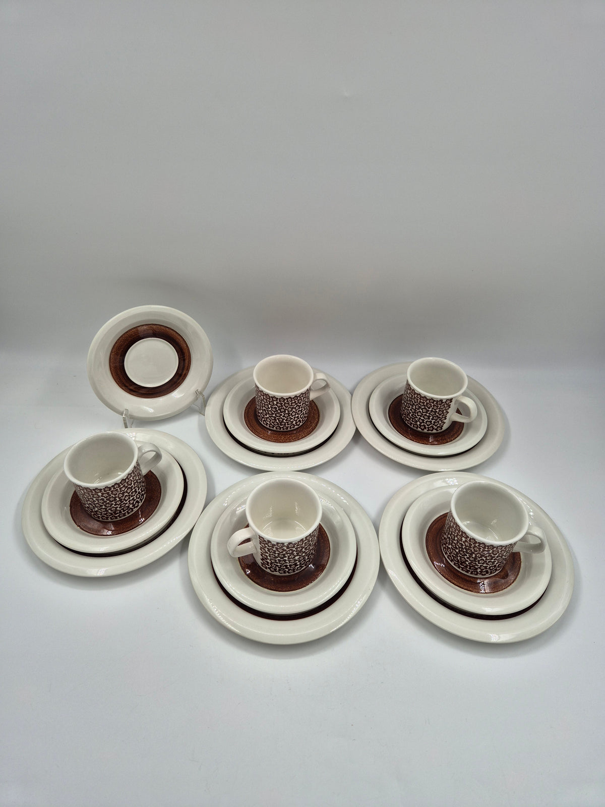 Arabia Faenza Brown Flower 16-piece, trio set, Inkeri Seppälä, Mocca, Espresso, Coffee Cups, 1973–1979