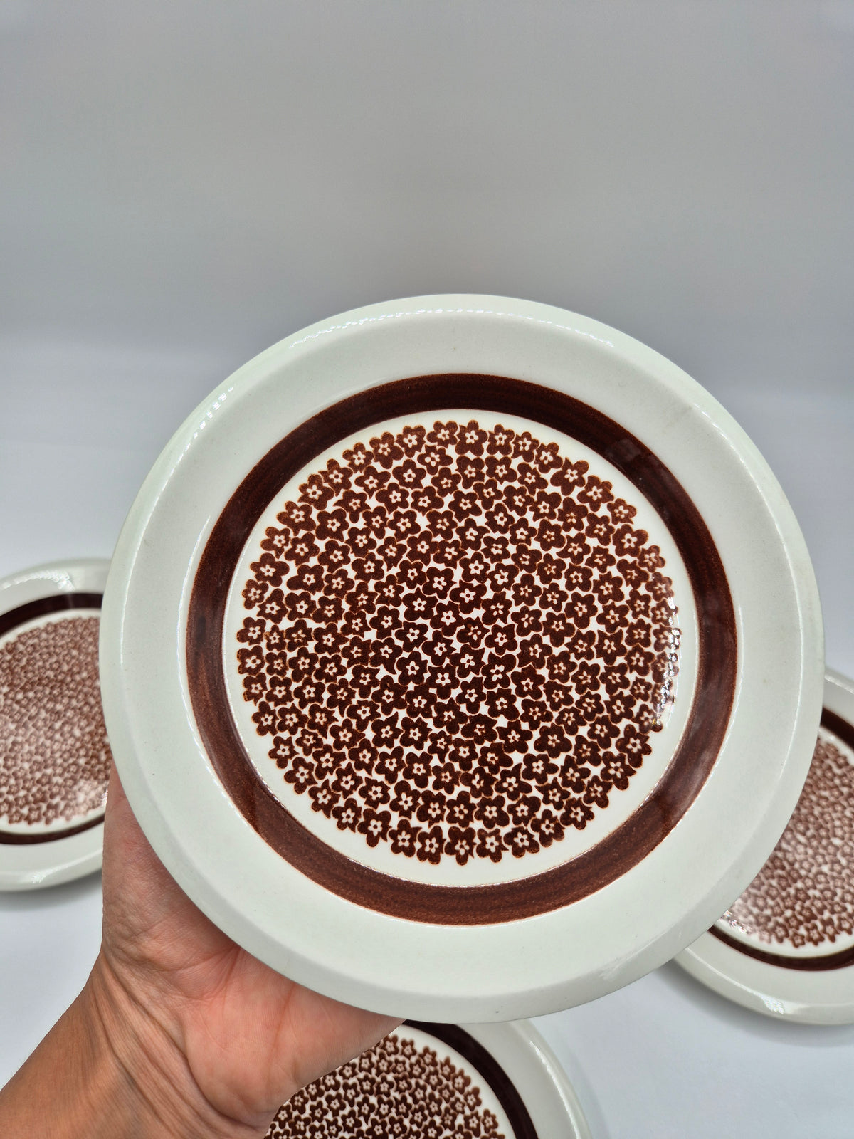 Arabia Faenza Brown Flower 16-piece, trio set, Inkeri Seppälä, Mocca, Espresso, Coffee Cups, 1973–1979