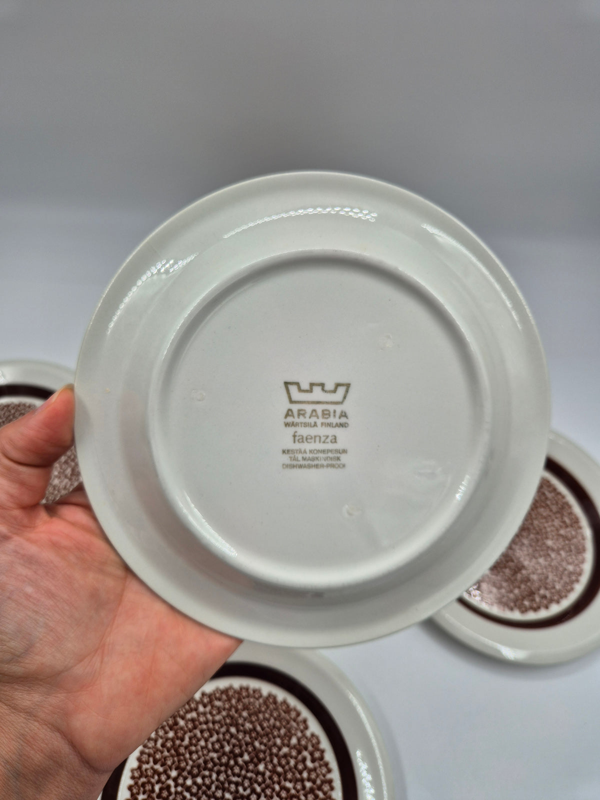 Arabia Faenza Brown Flower 16-piece, trio set, Inkeri Seppälä, Mocca, Espresso, Coffee Cups, 1973–1979