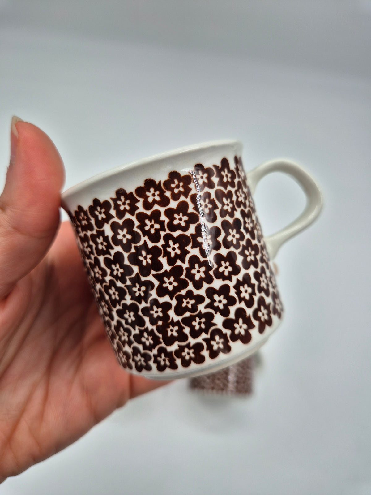 Arabia Faenza Brown Flower 16-piece, trio set, Inkeri Seppälä, Mocca, Espresso, Coffee Cups, 1973–1979