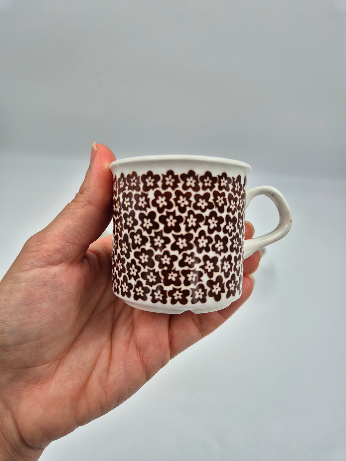 Arabia Faenza Brown Flower 16-piece, trio set, Inkeri Seppälä, Mocca, Espresso, Coffee Cups, 1973–1979