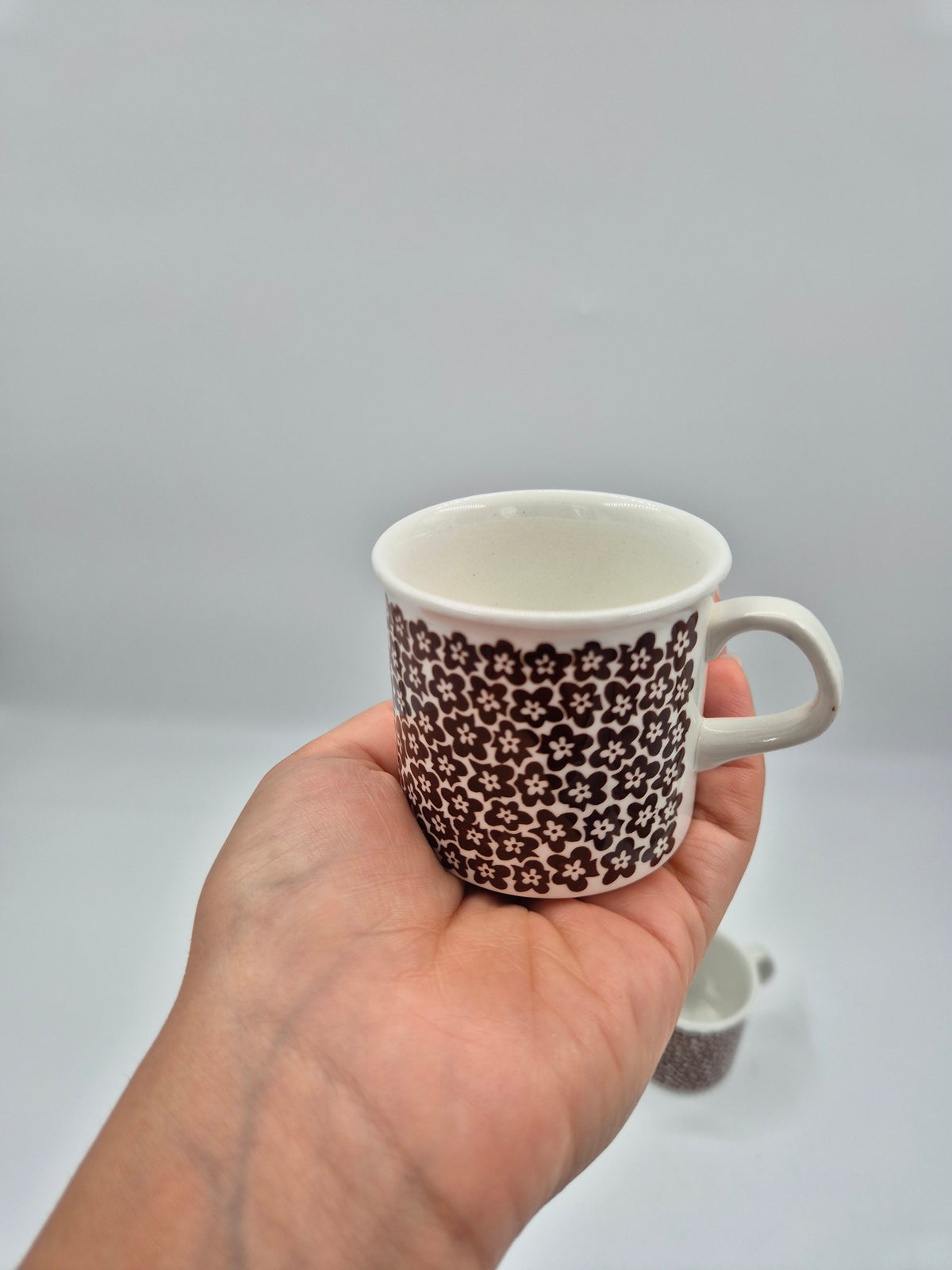 Arabia Faenza Brown Flower 16-piece, trio set, Inkeri Seppälä, Mocca, Espresso, Coffee Cups, 1973–1979