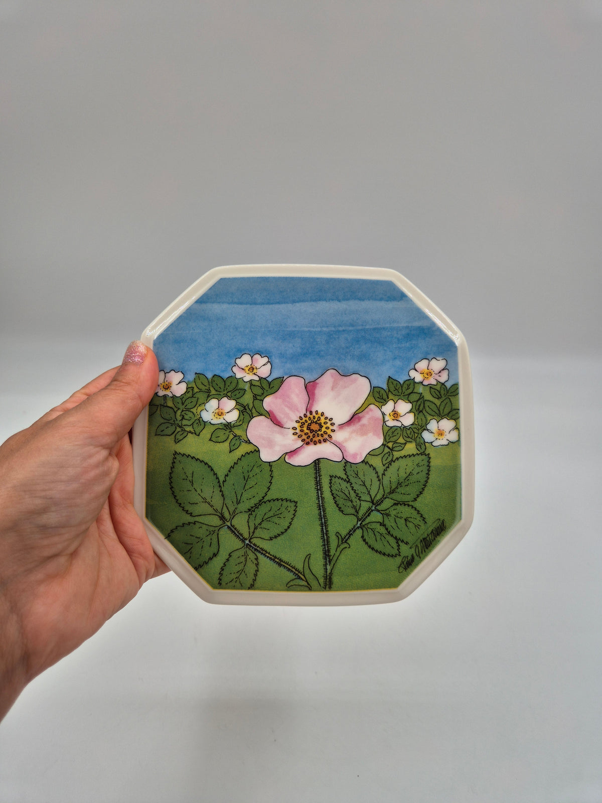 Arabia Karjalanruusu Wall Plate by Toivo G. Utriainen