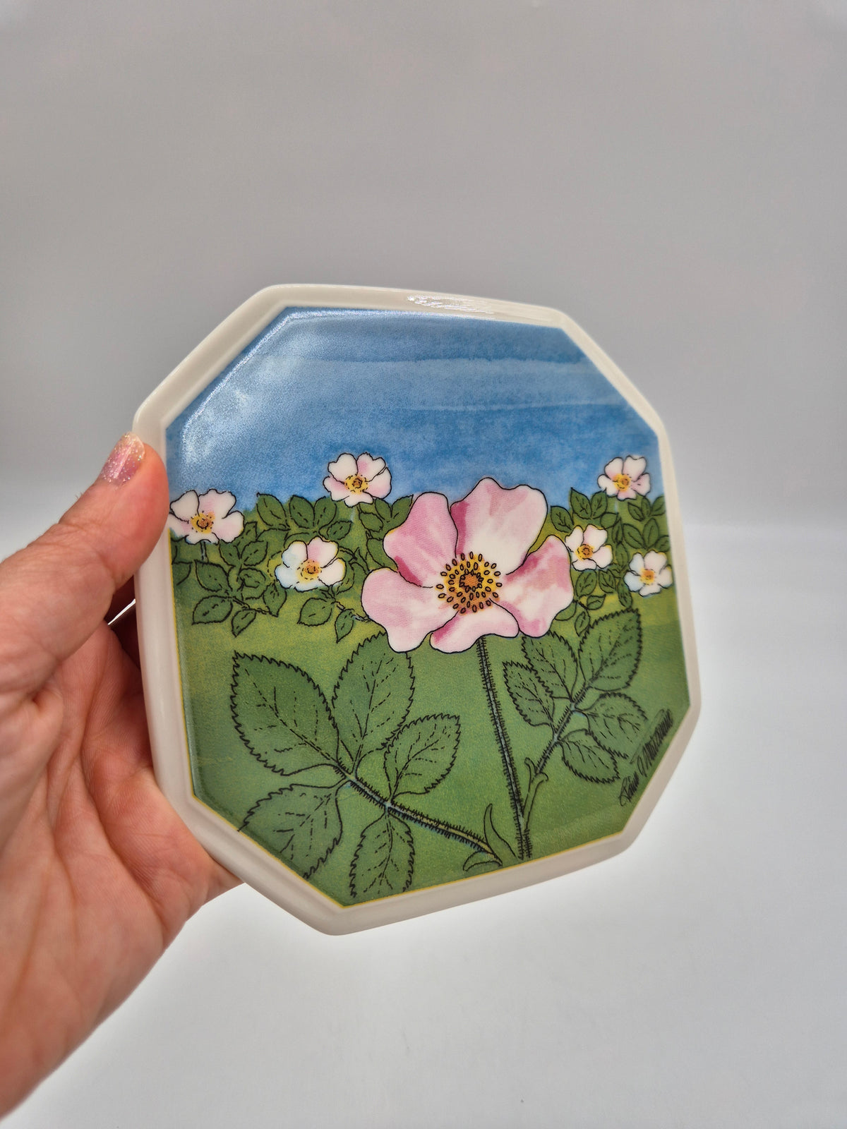 Arabia Karjalanruusu Wall Plate by Toivo G. Utriainen