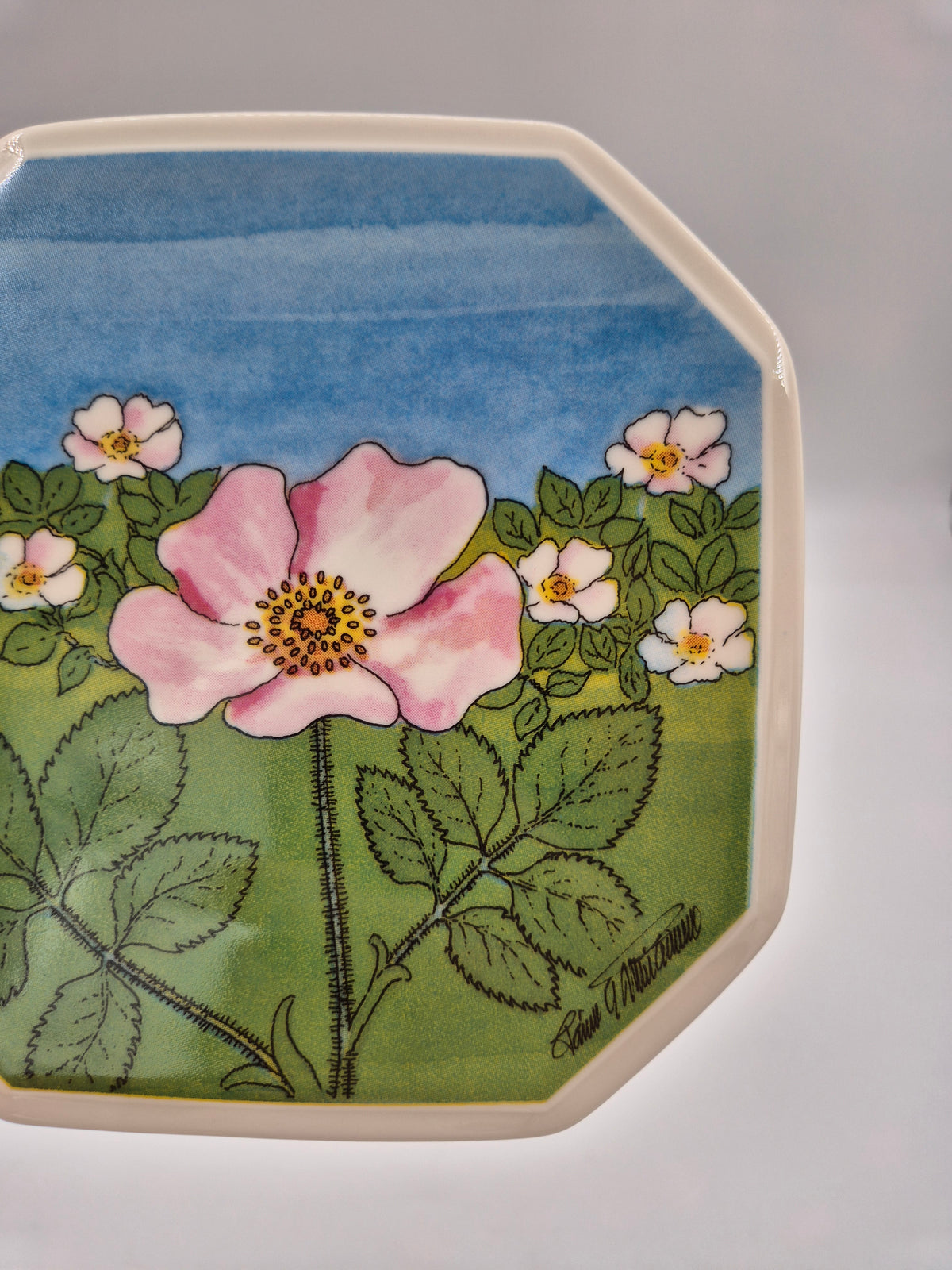 Arabia Karjalanruusu Wall Plate by Toivo G. Utriainen