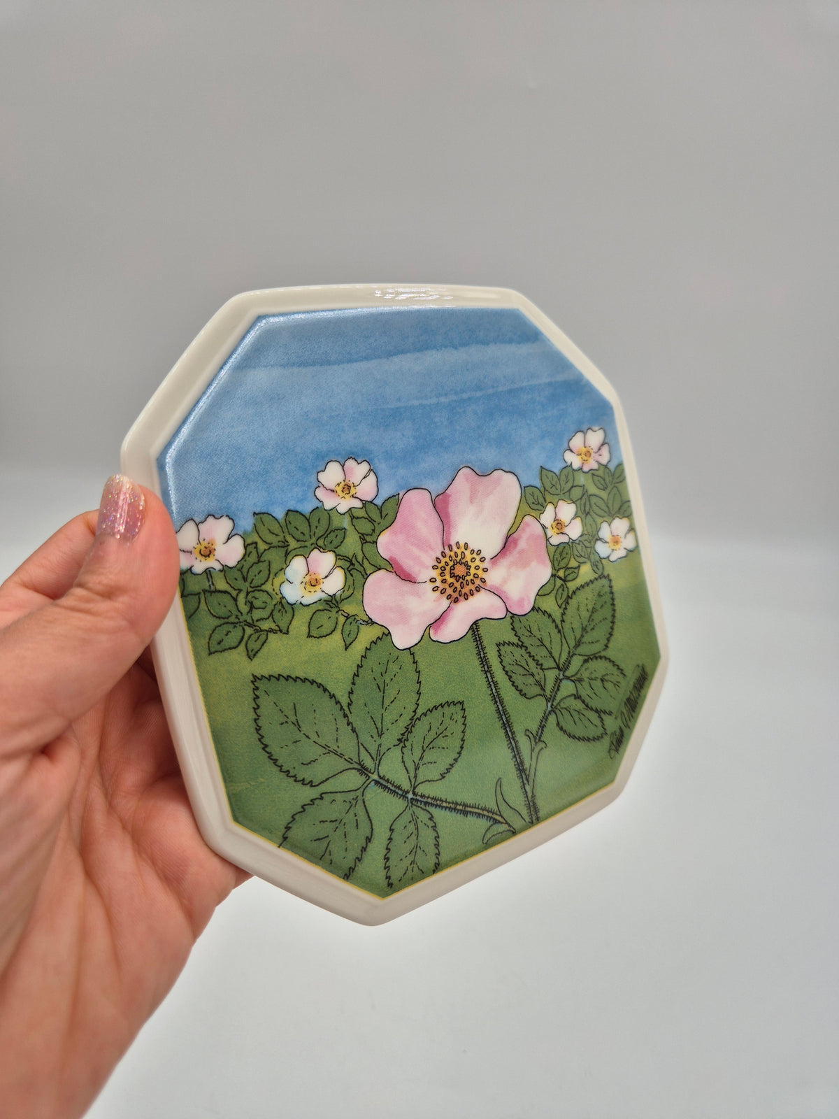 Arabia Karjalanruusu Wall Plate by Toivo G. Utriainen