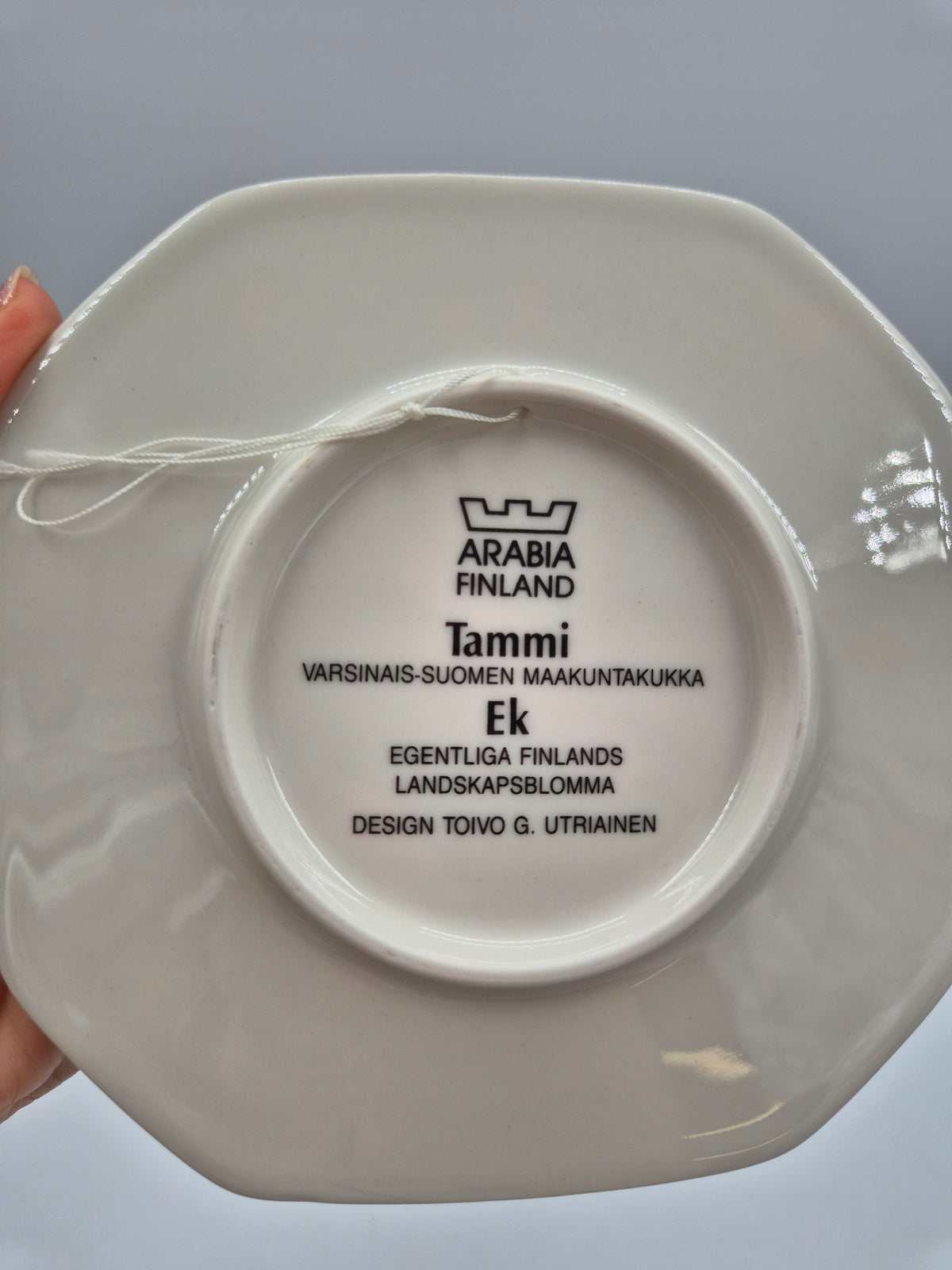 Arabia Tammi Wall Plate 15cm, Toivo G. Utriainen, Finnish Vintage Ceramic, Varsinais-Suomi Oak, 1993
