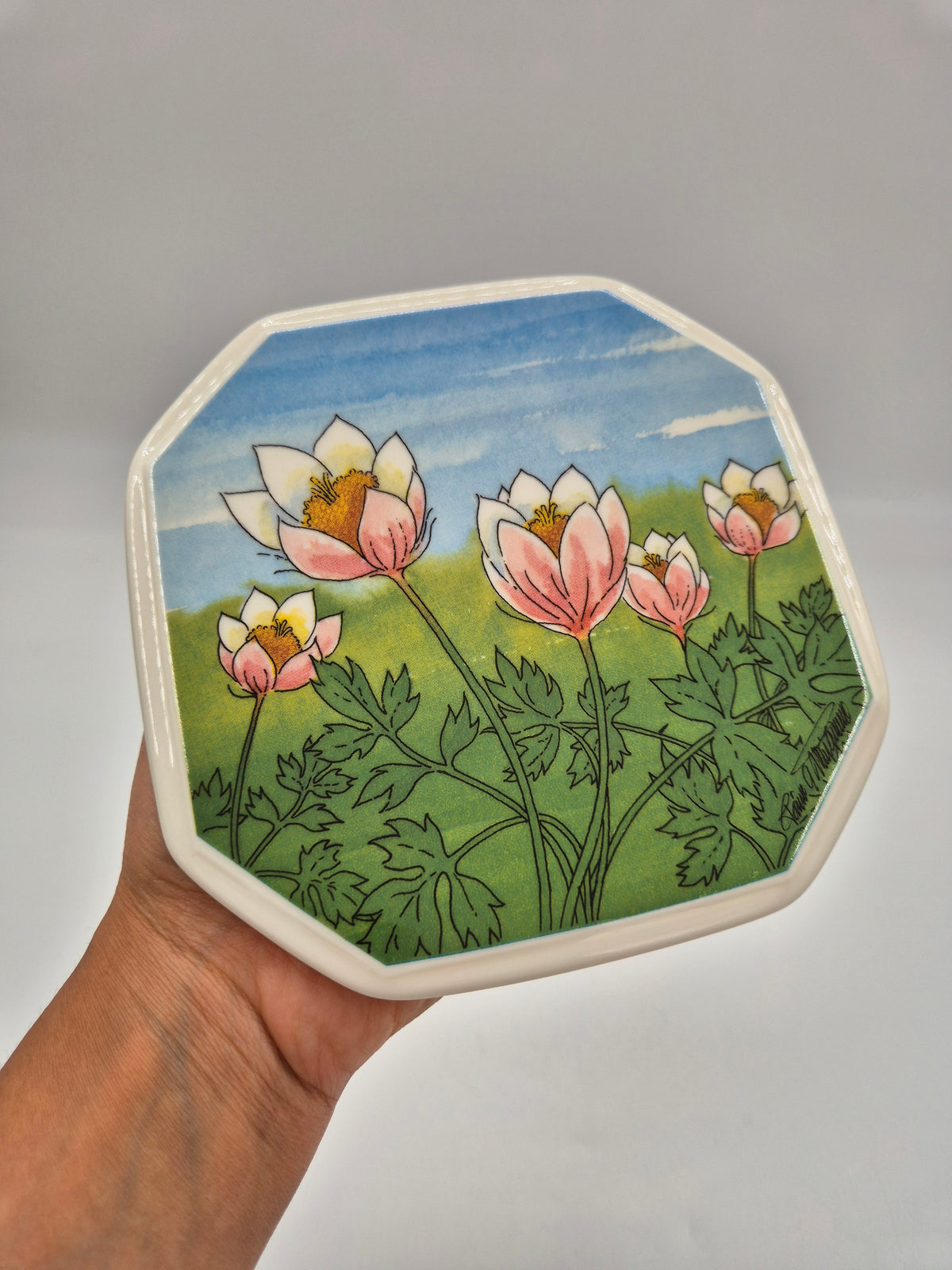 Vintage Arabia Kangasvuokko Wall Plate 15cm, Toivo G. Utriainen, Finnish Design, South Karelia Flower