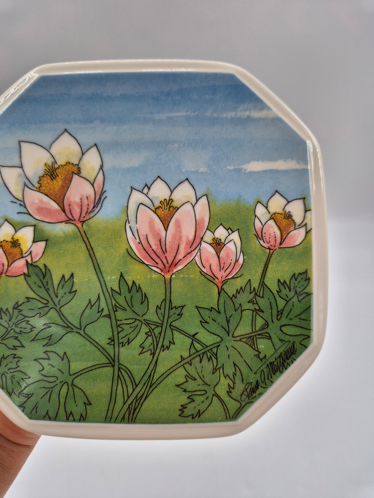 Vintage Arabia Kangasvuokko Wall Plate 15cm, Toivo G. Utriainen, Finnish Design, South Karelia Flower