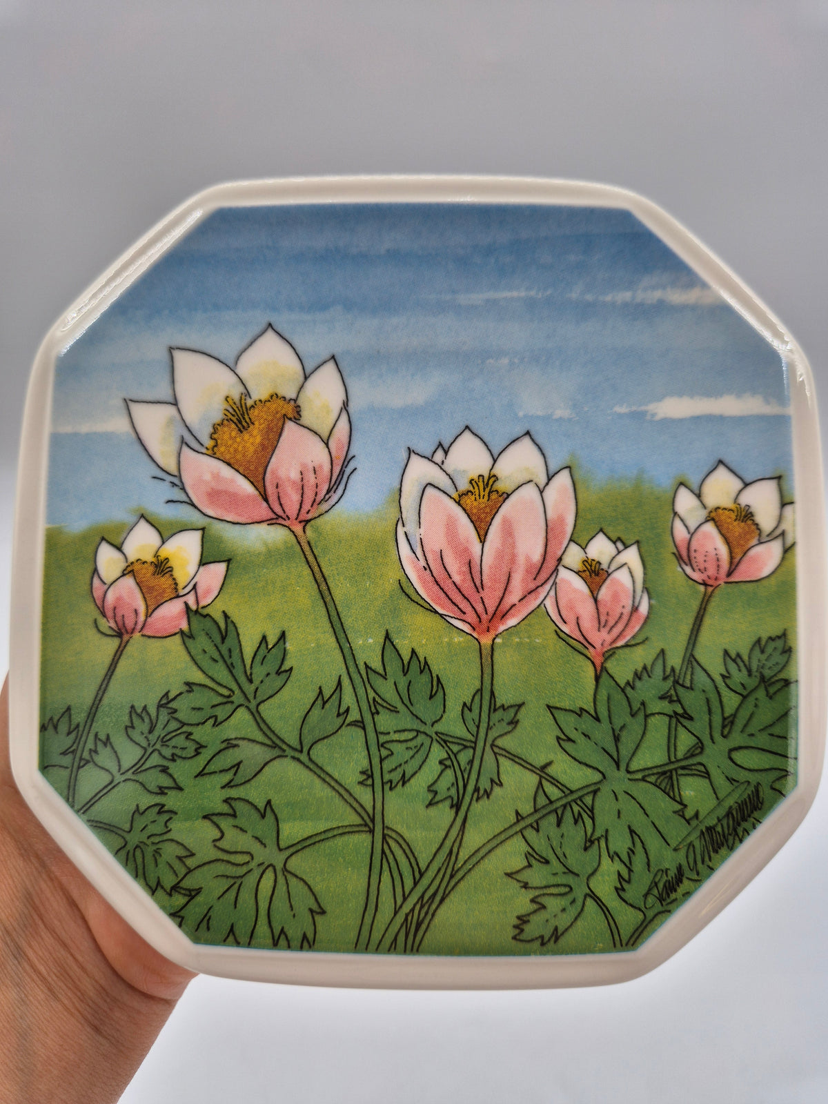 Vintage Arabia Kangasvuokko Wall Plate 15cm, Toivo G. Utriainen, Finnish Design, South Karelia Flower
