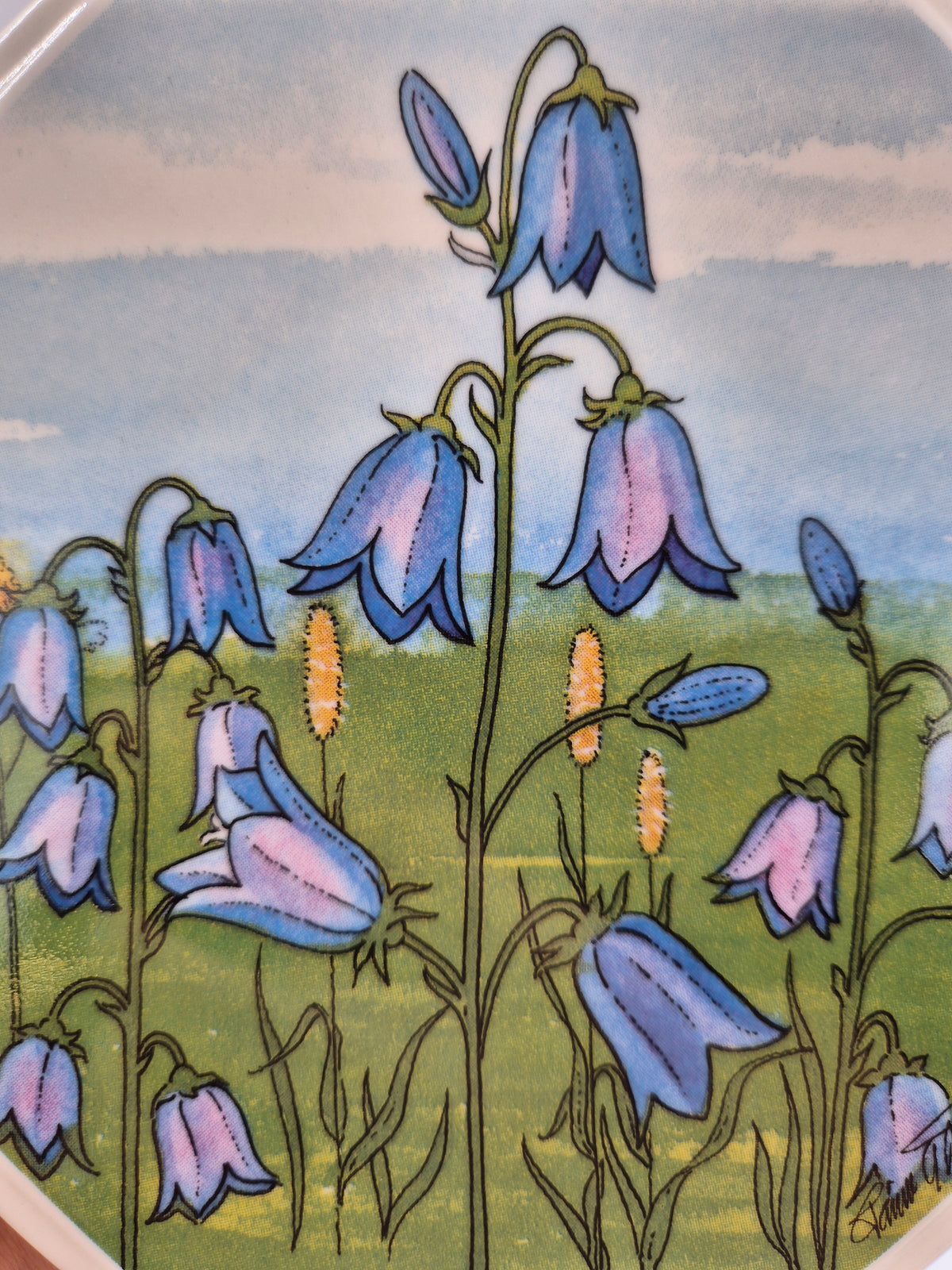Vintage Arabia Kissankello Wall Plate 15cm, Toivo G. Utriainen, Finnish Regional Flower, 1993