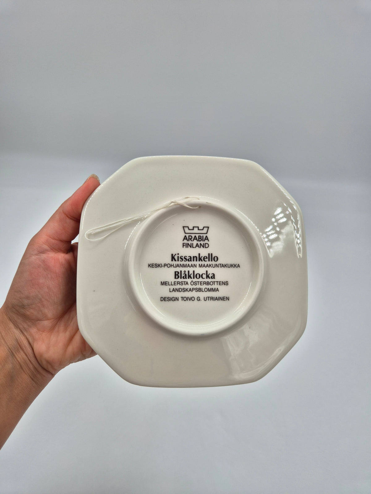 Vintage Arabia Kissankello Wall Plate 15cm, Toivo G. Utriainen, Finnish Regional Flower, 1993