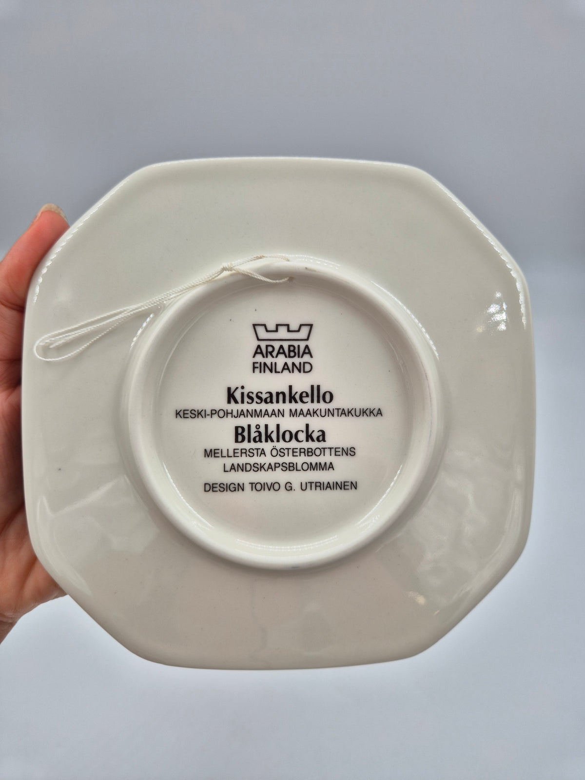 Vintage Arabia Kissankello Wall Plate 15cm, Toivo G. Utriainen, Finnish Regional Flower, 1993