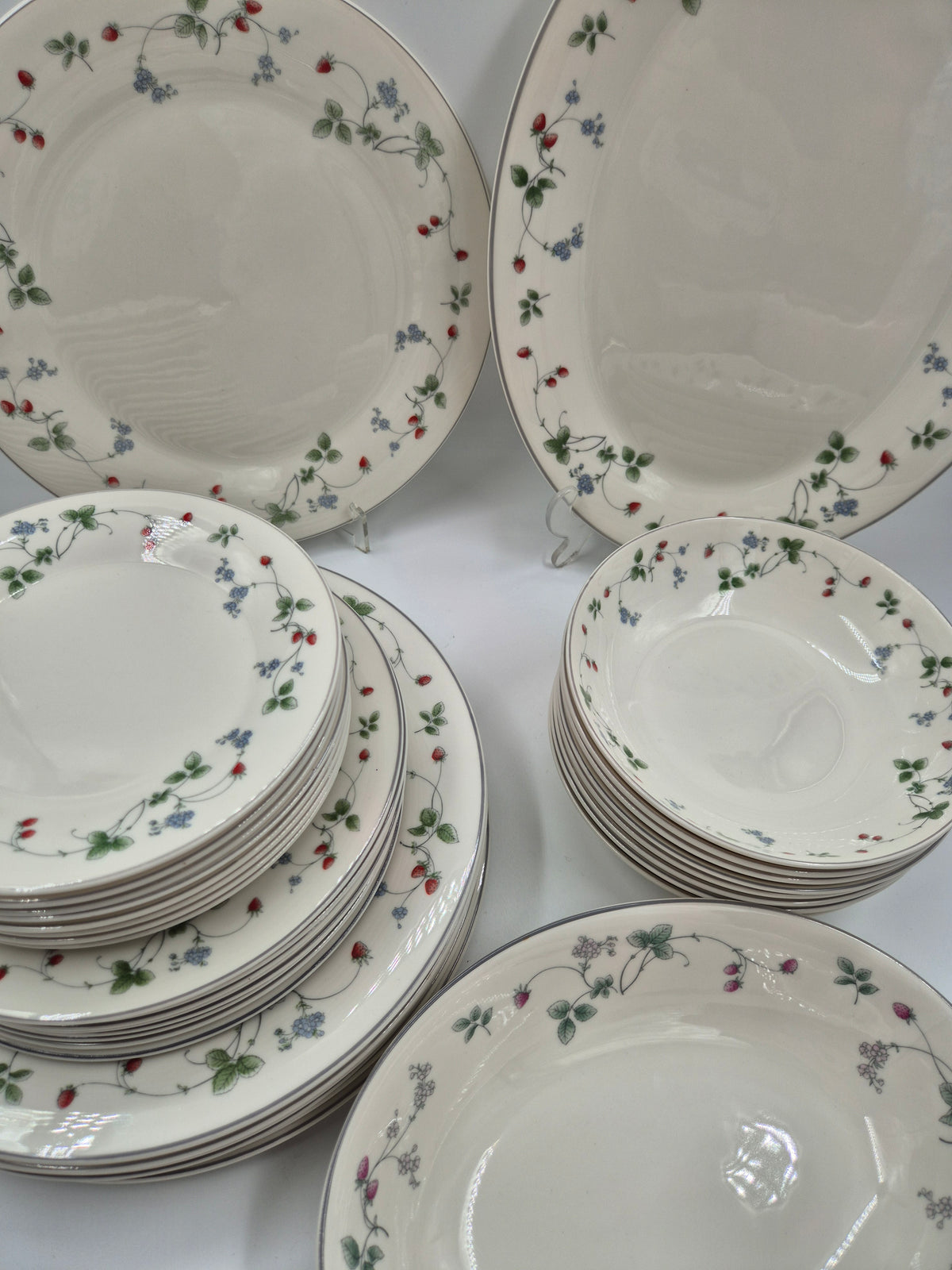 Vintage Royal Doulton Strawberry Fayre Dinnerware