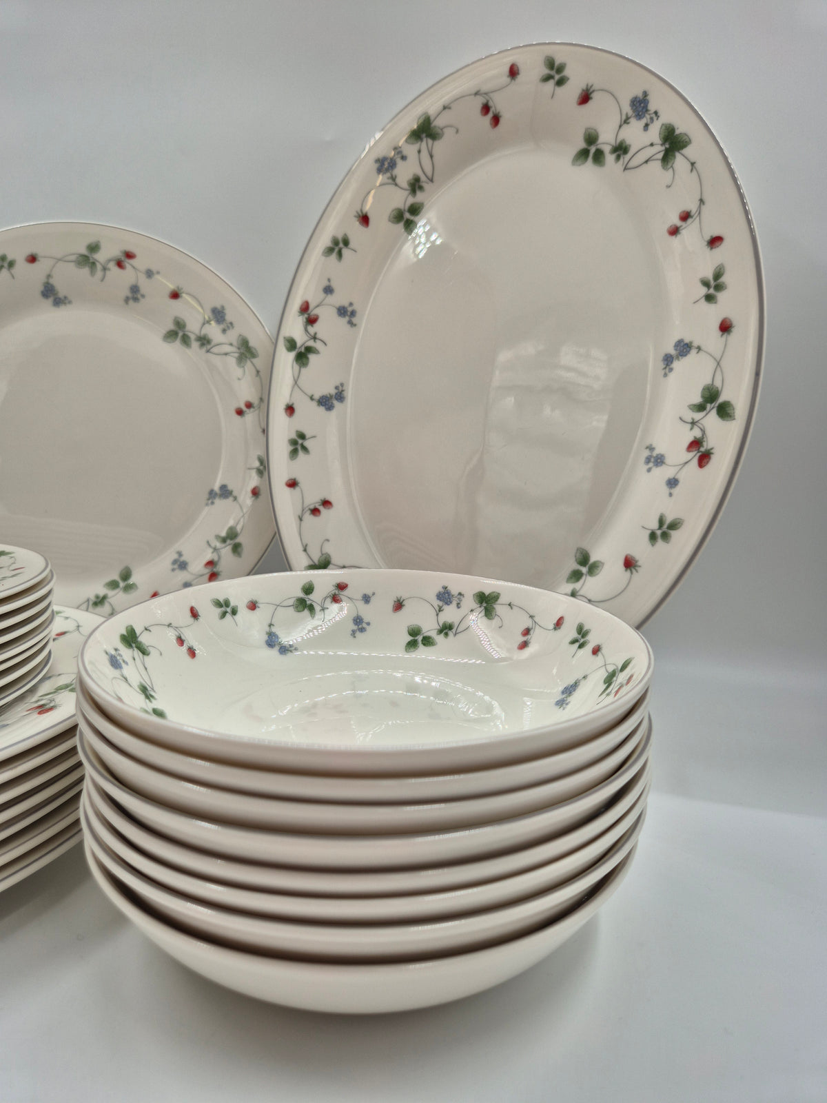 Vintage Royal Doulton Strawberry Fayre Dinnerware